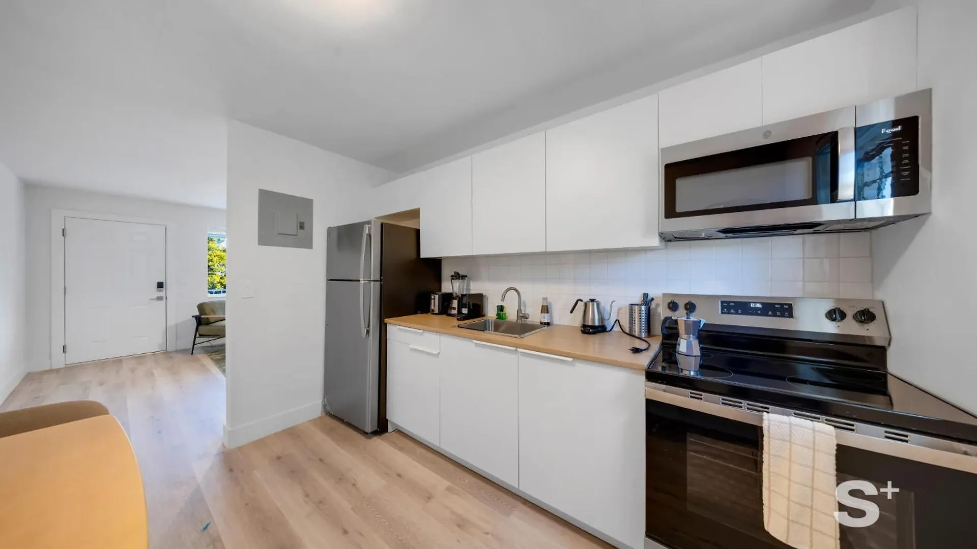 Apartment Modern 1-br With Sleek Style