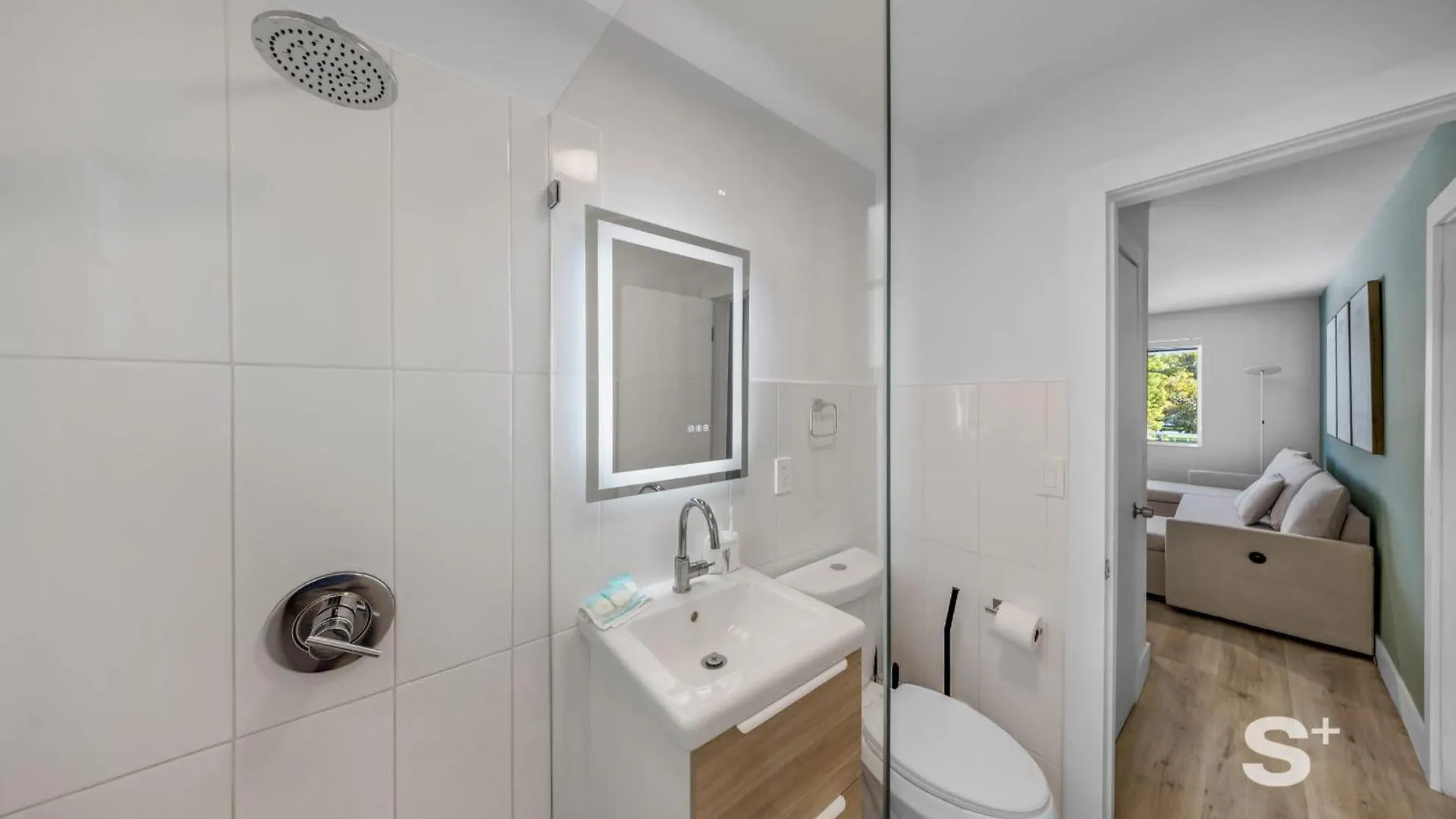 Modern 1-br With Sleek Style