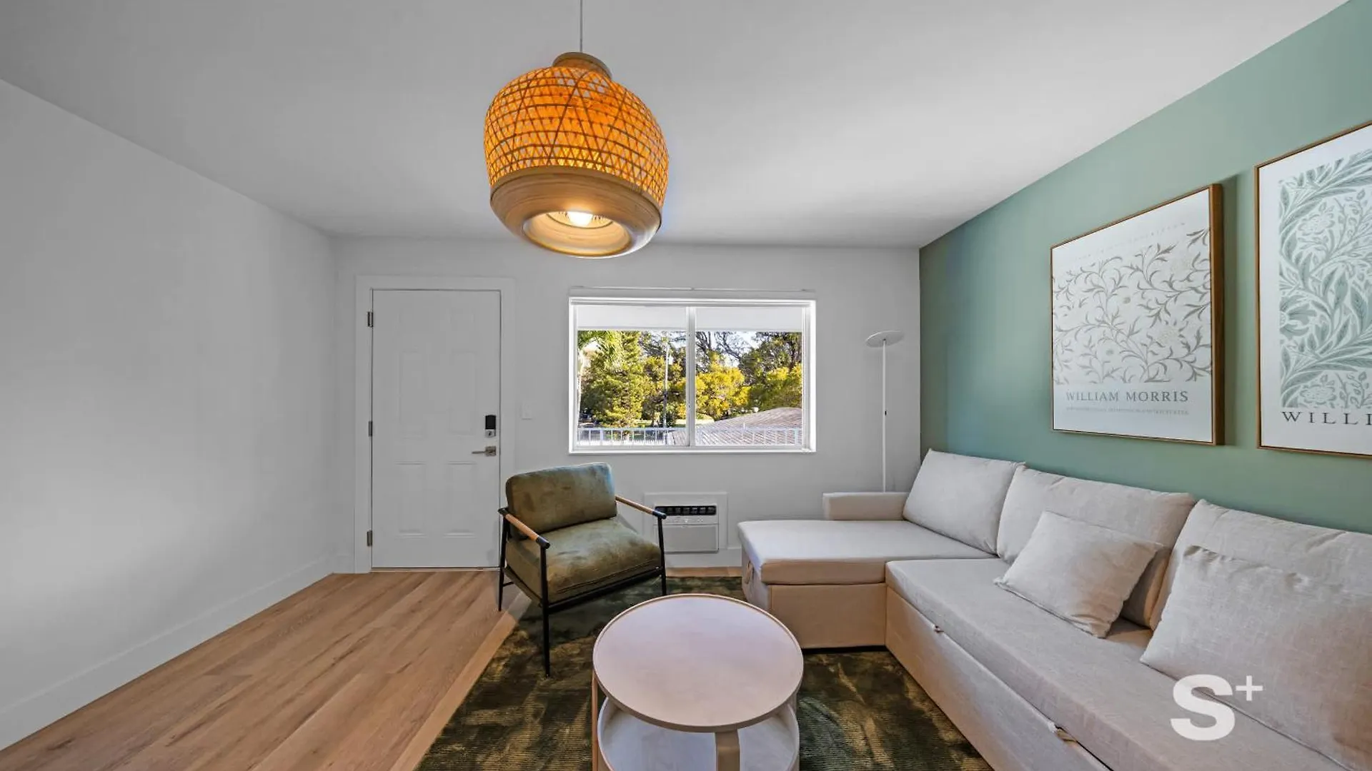 Modern 1-br With Sleek Style
