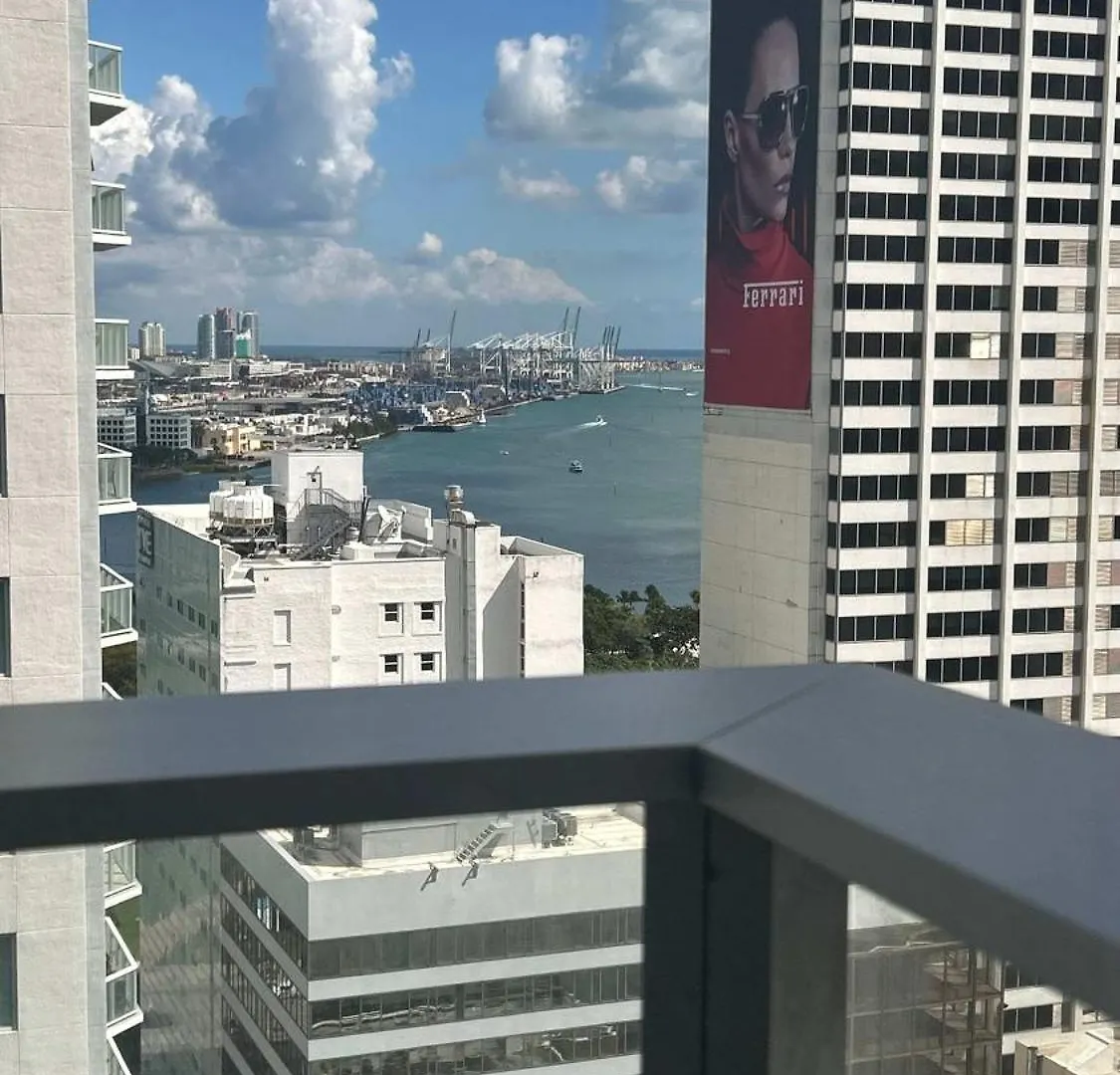 Huge Pool & Gym - Explore Miami's Heat Apartment Miami
