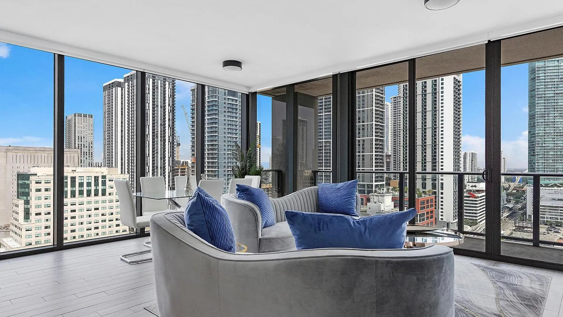 X-lounge - High-rise With Rooftop Pool & Panoramic Views Apartment
