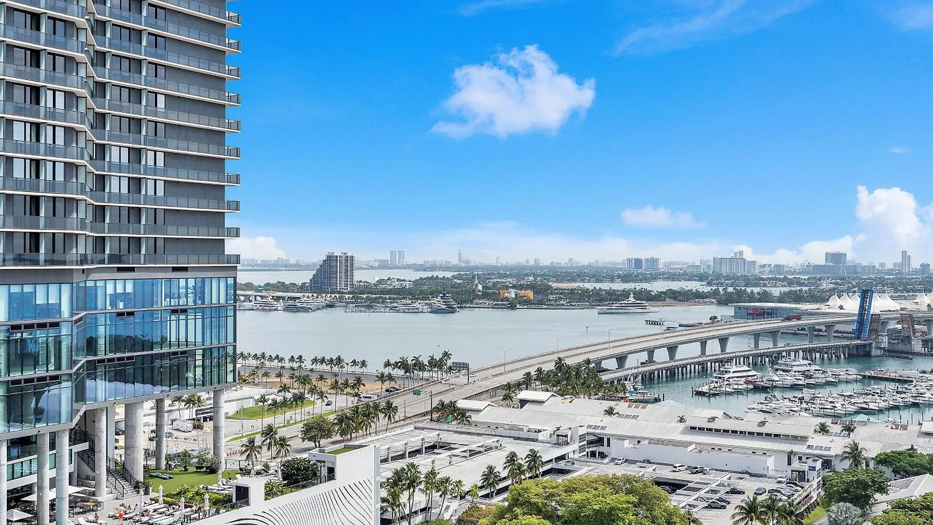 X-lounge - High-rise With Rooftop Pool & Panoramic Views Apartment *
