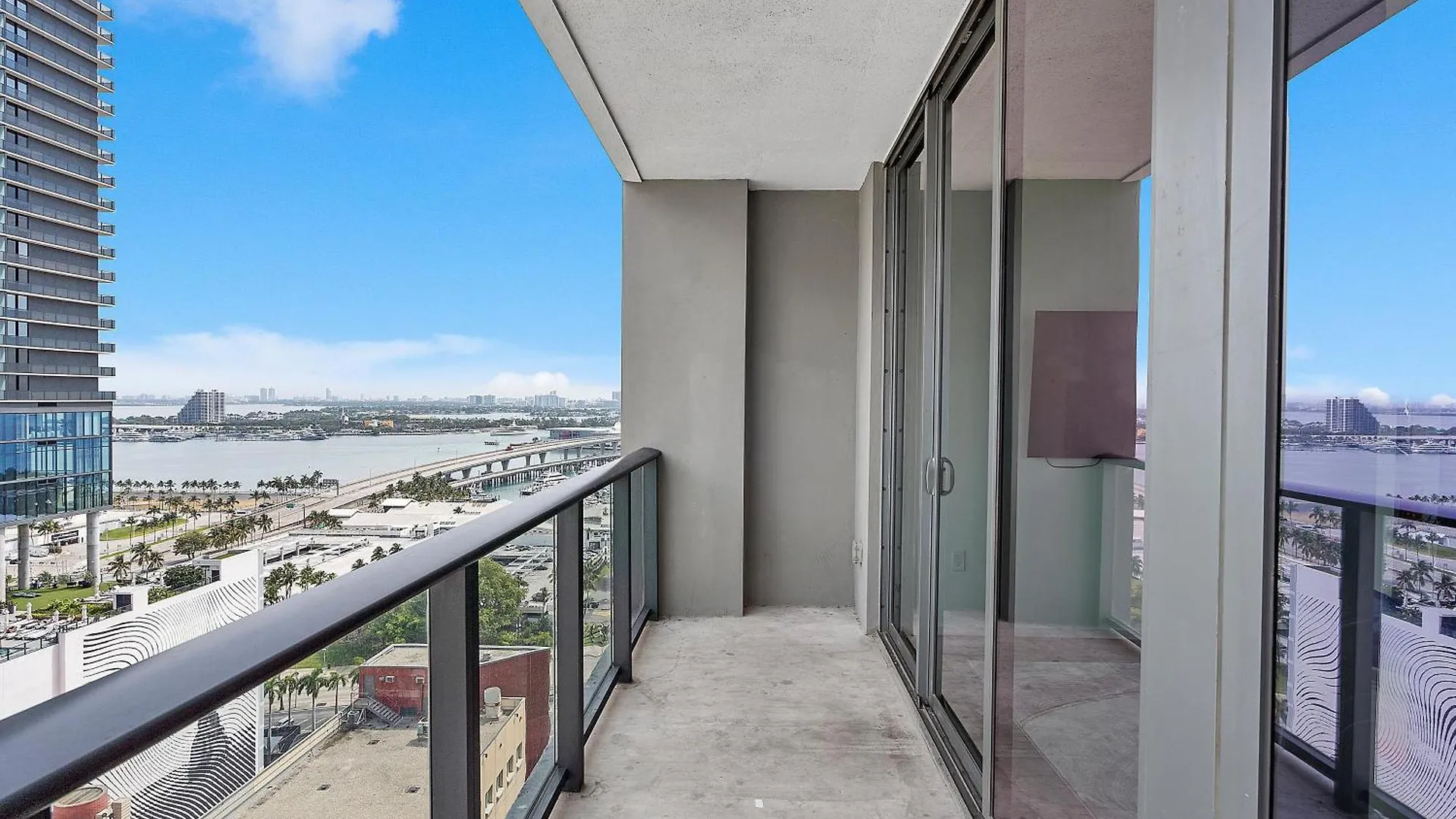 Apartment X-lounge - High-rise With Rooftop Pool & Panoramic Views *