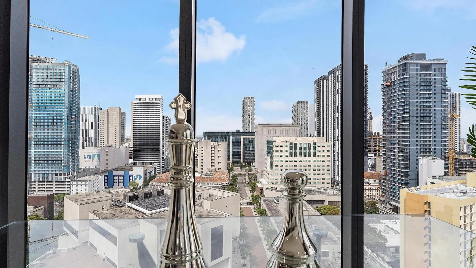 X-lounge - High-rise With Rooftop Pool & Panoramic Views Apartment *