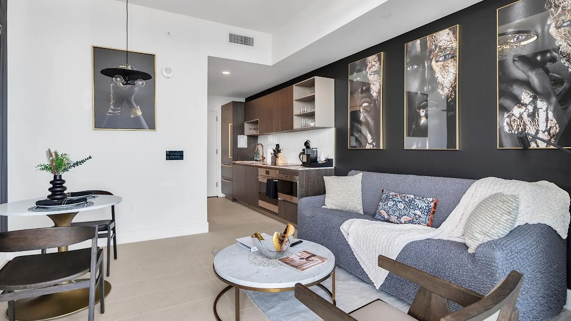 Apartment 1bd Penthouse With Stunning & Water Views