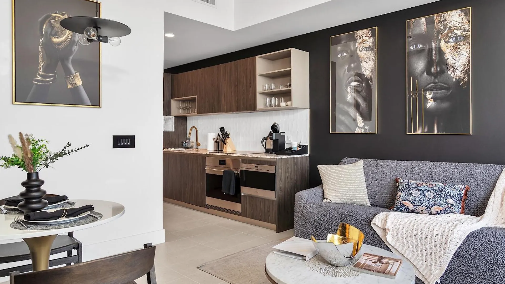 1bd Penthouse With Stunning & Water Views