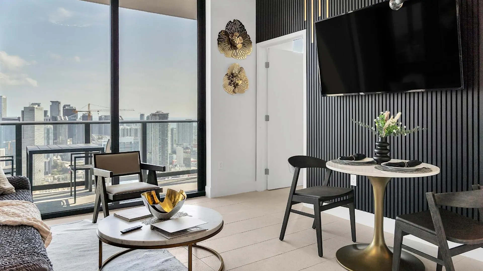 Apartment 1bd Penthouse With Stunning & Water Views Miami