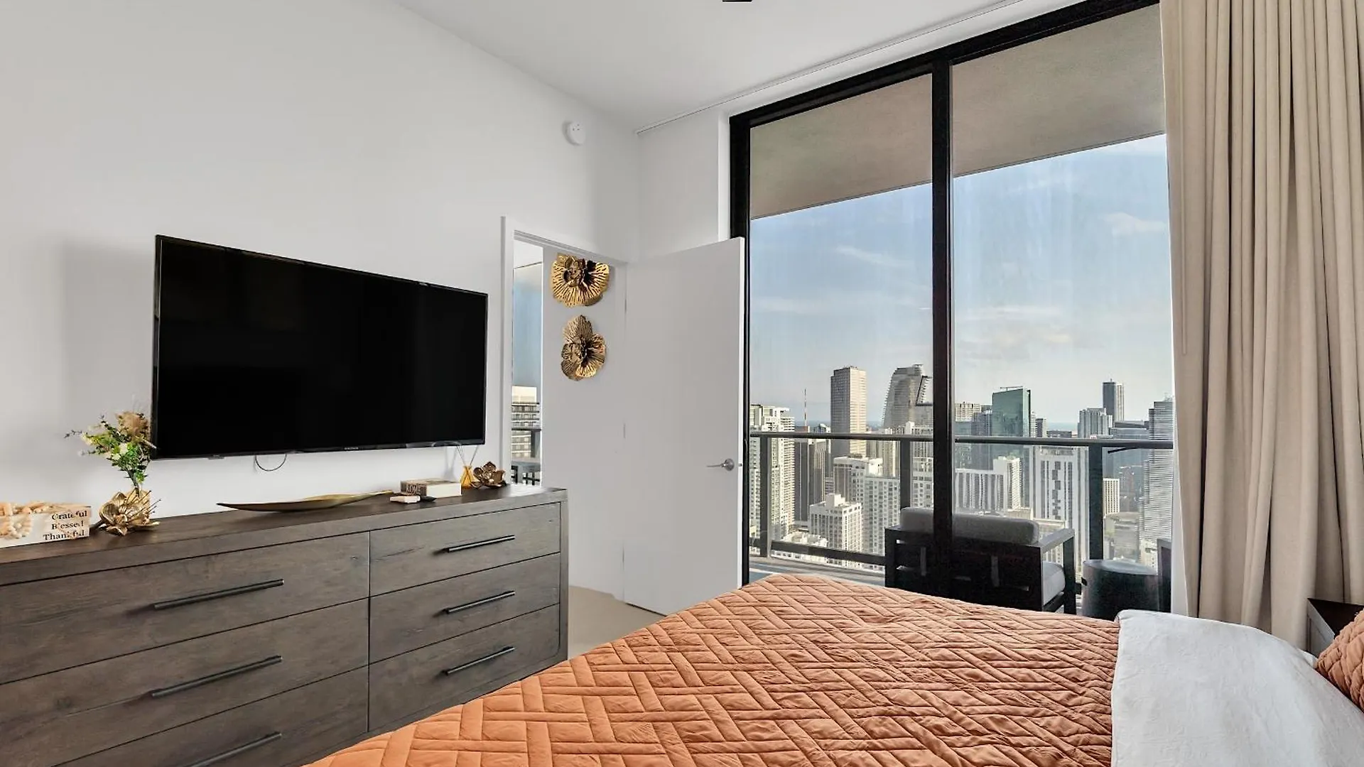 1bd Penthouse With Stunning & Water Views * Miami