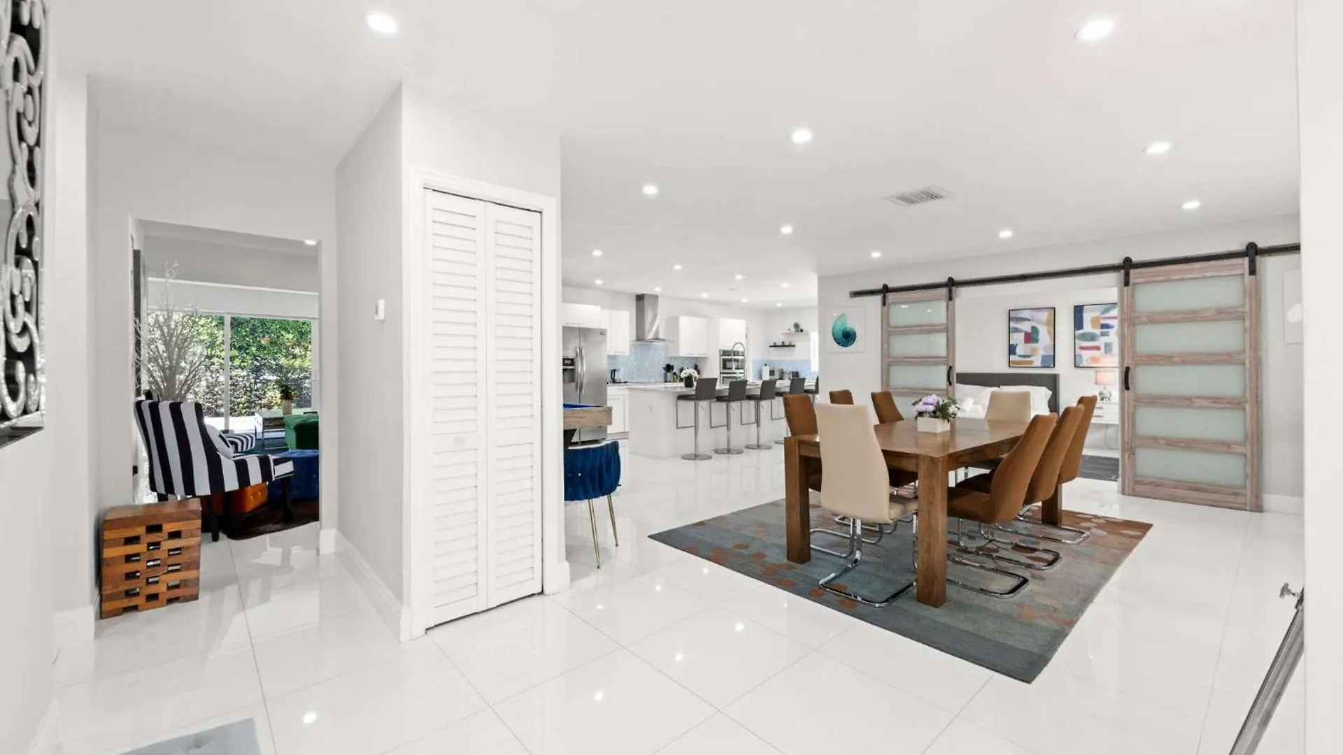 Spacious Retreat Sleeps 12 Private Pool Fire Pit Holiday home Miami