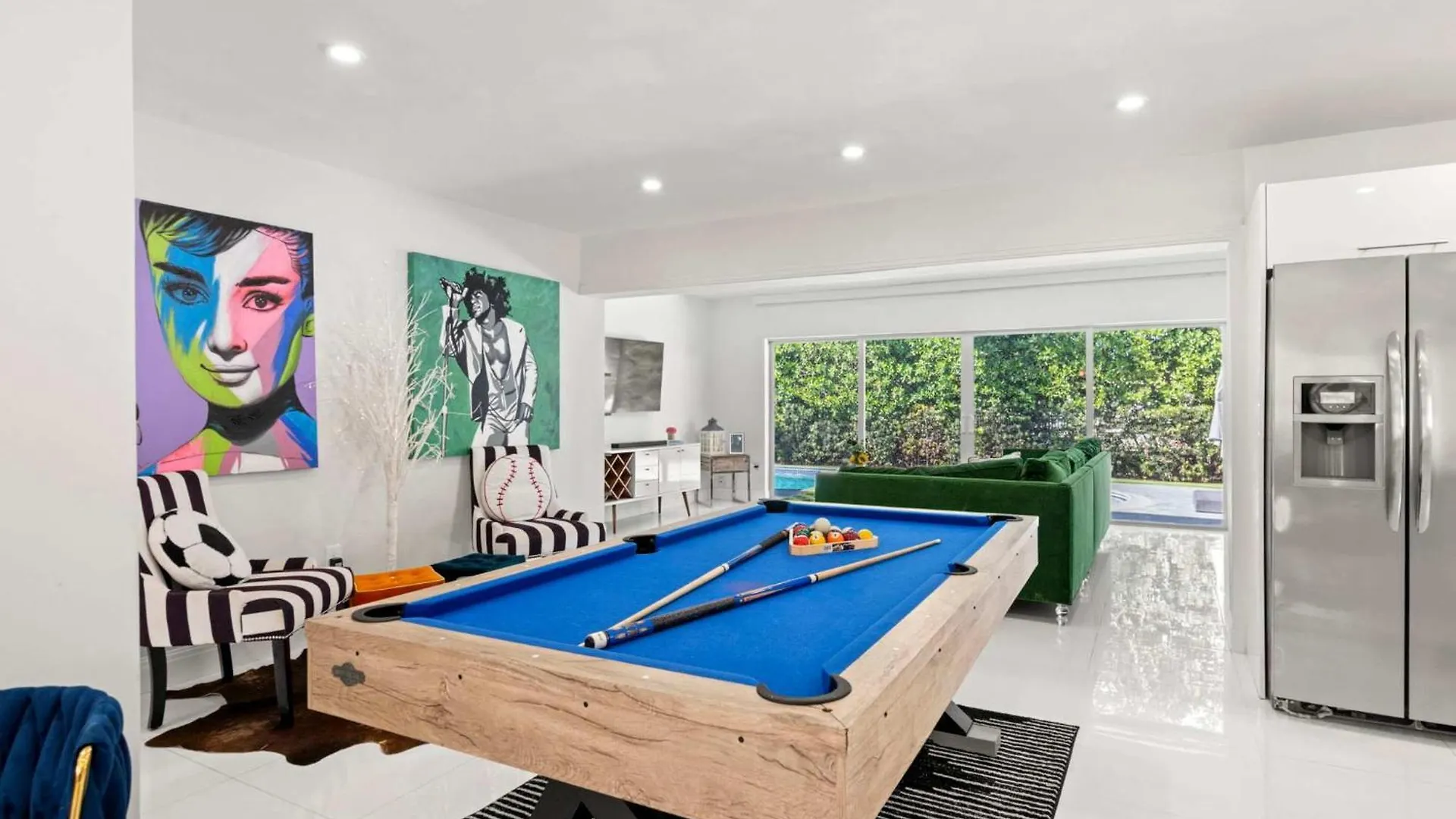 Spacious Retreat Sleeps 12 Private Pool Fire Pit Holiday home Miami