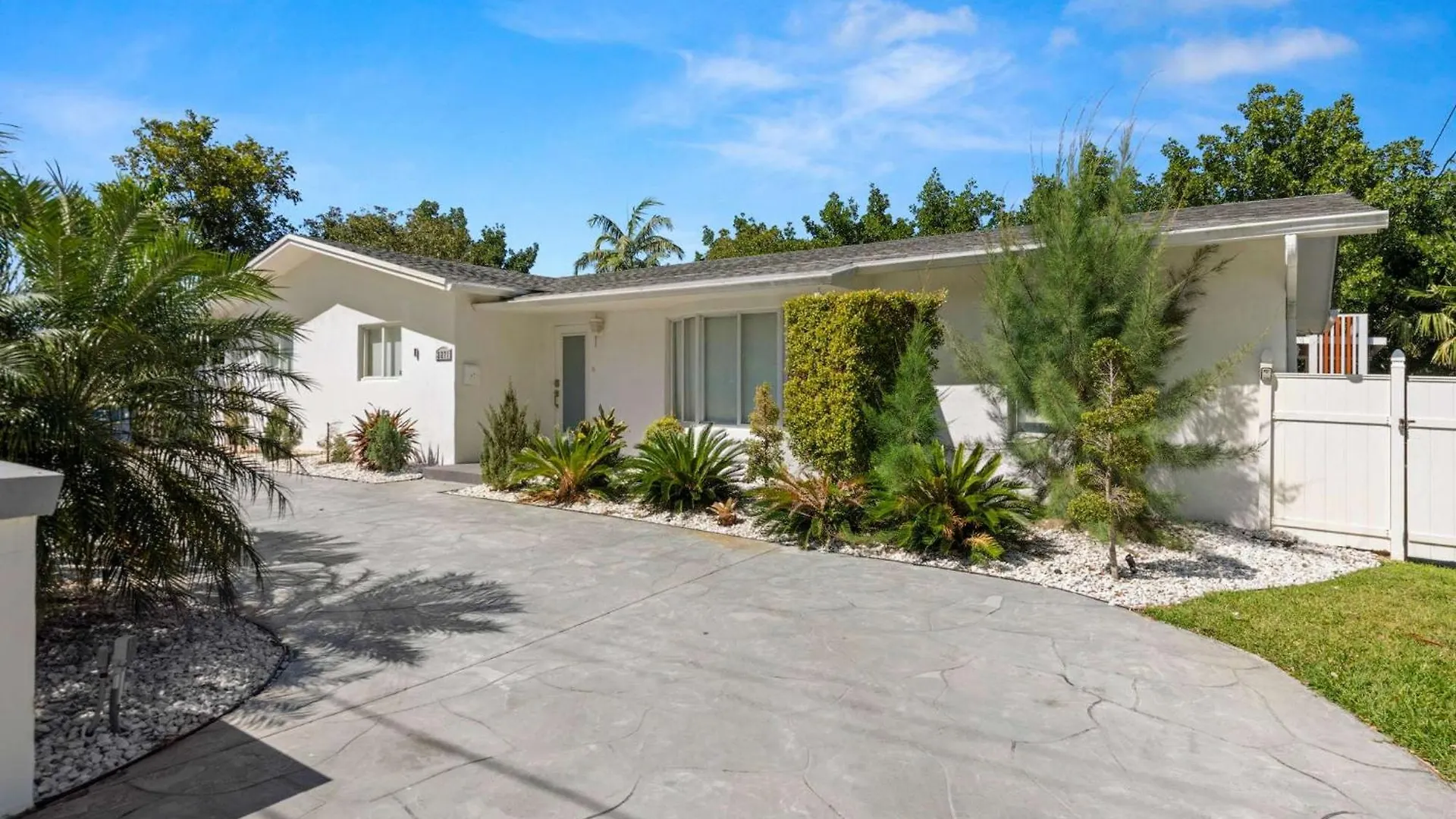 Spacious Retreat Sleeps 12 Private Pool Fire Pit