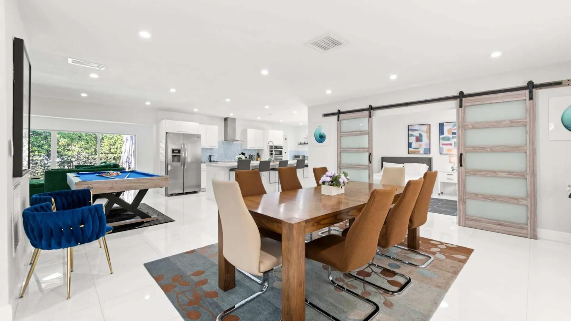 Spacious Retreat Sleeps 12 Private Pool Fire Pit Holiday home Miami