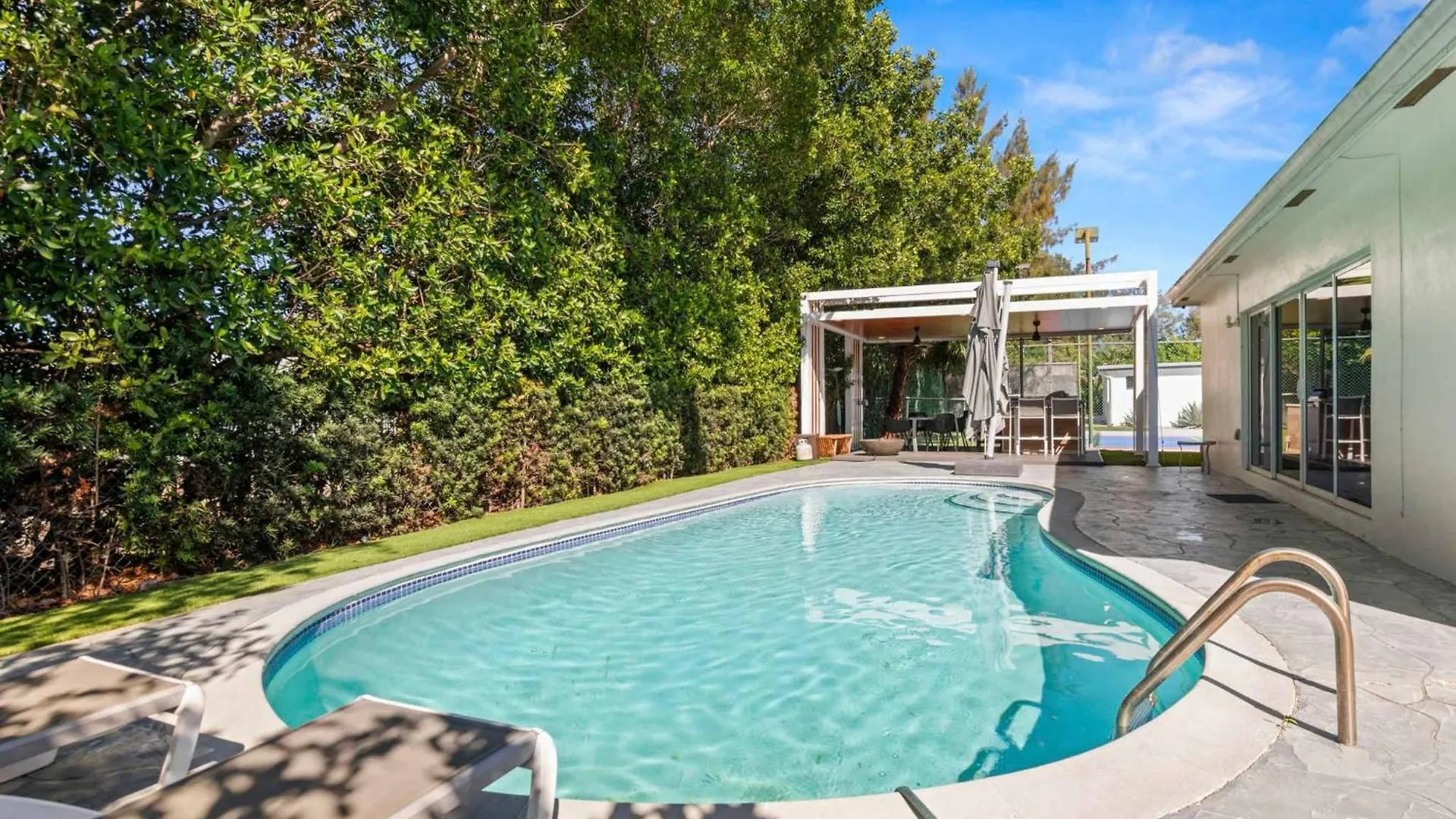 Spacious Retreat Sleeps 12 Private Pool Fire Pit