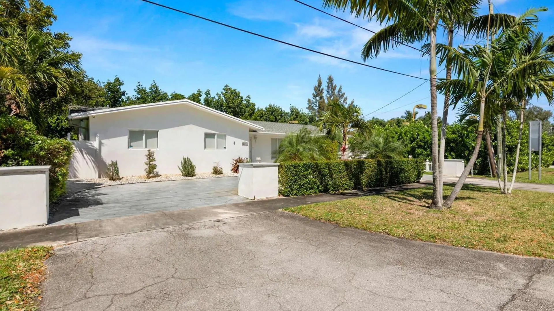 Spacious Retreat Sleeps 12 Private Pool Fire Pit Miami