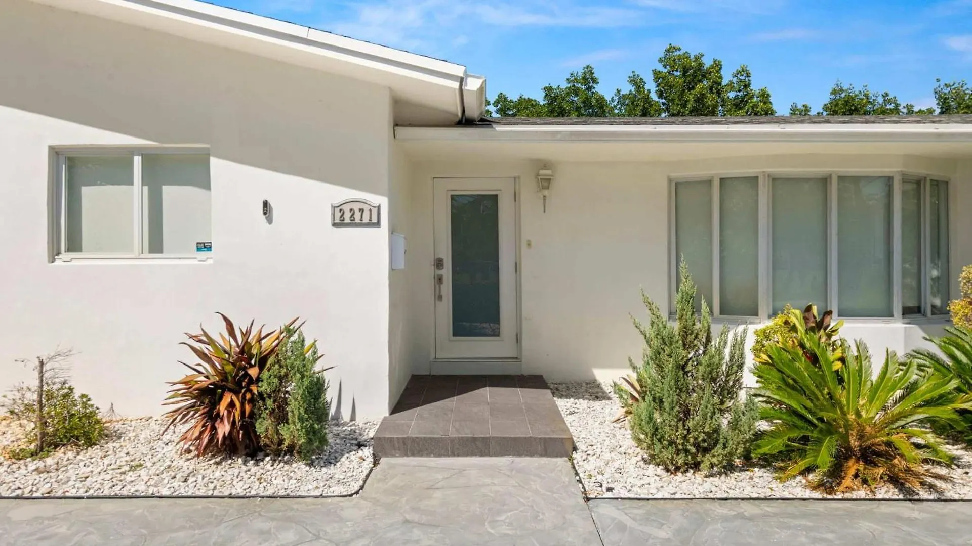 Spacious Retreat Sleeps 12 Private Pool Fire Pit Holiday home