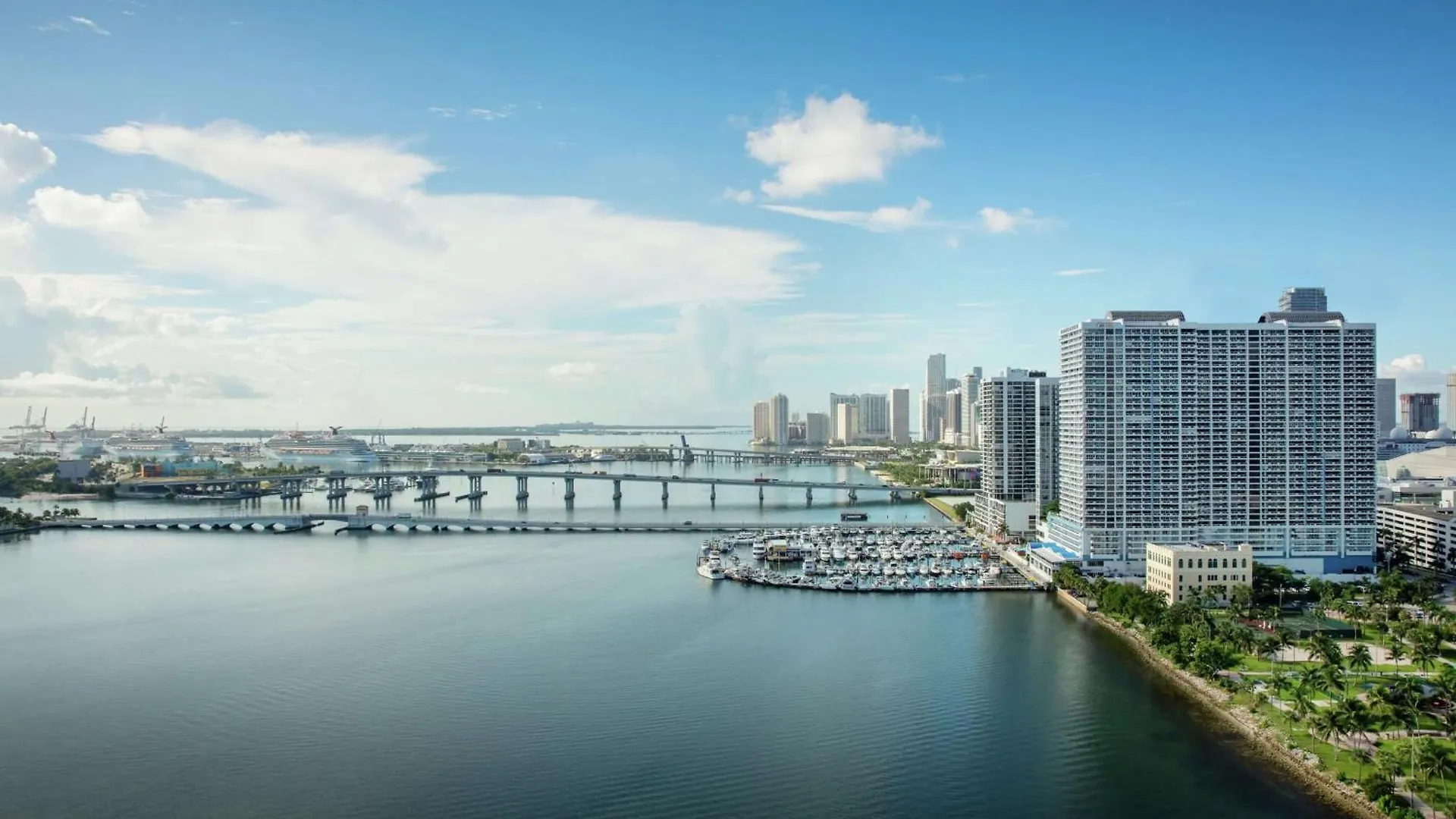 Doubletree By Hilton Grand Biscayne Bay Hotel