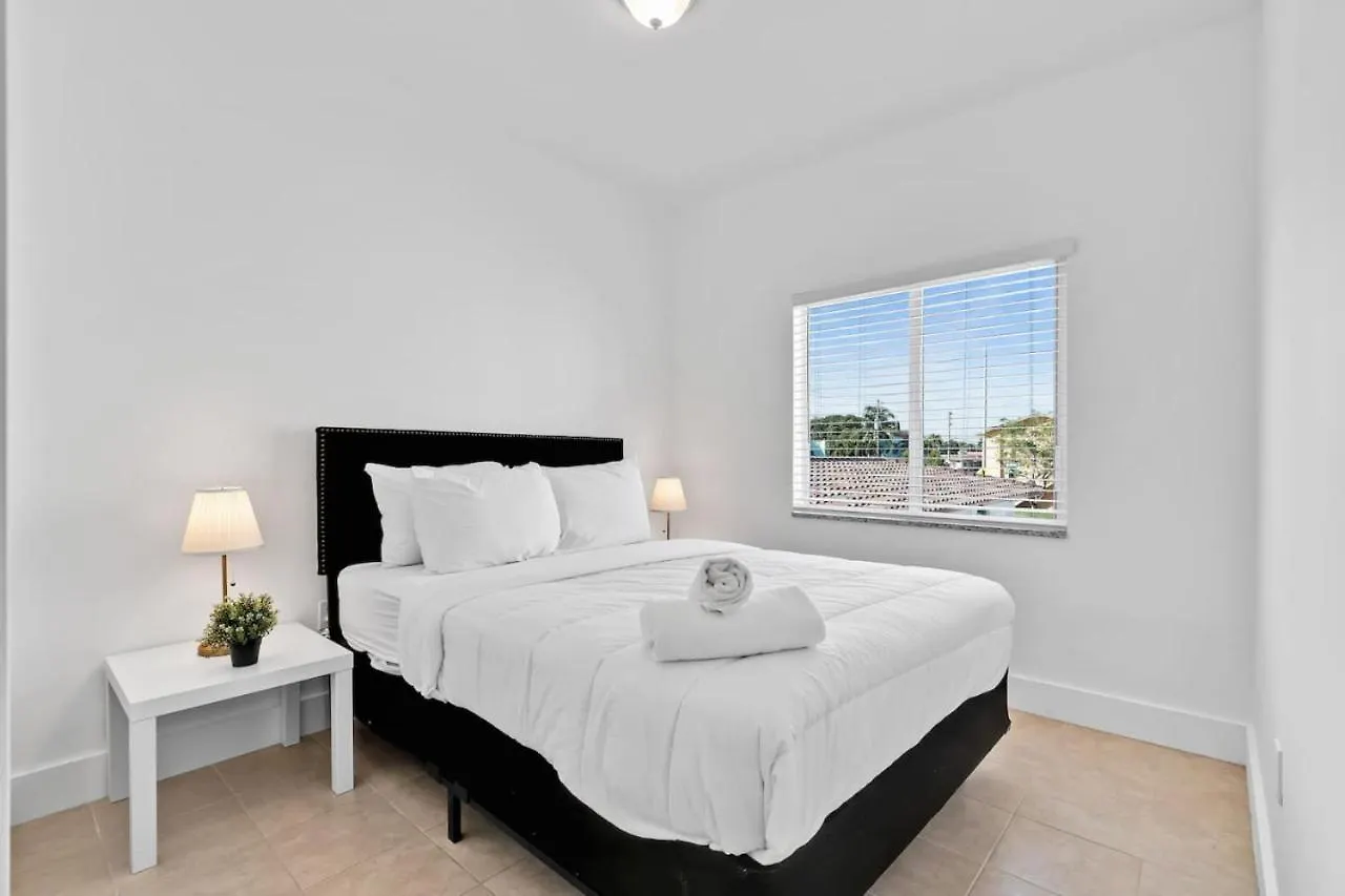 Charming 3br 2bth Enjoy The 8th Street *