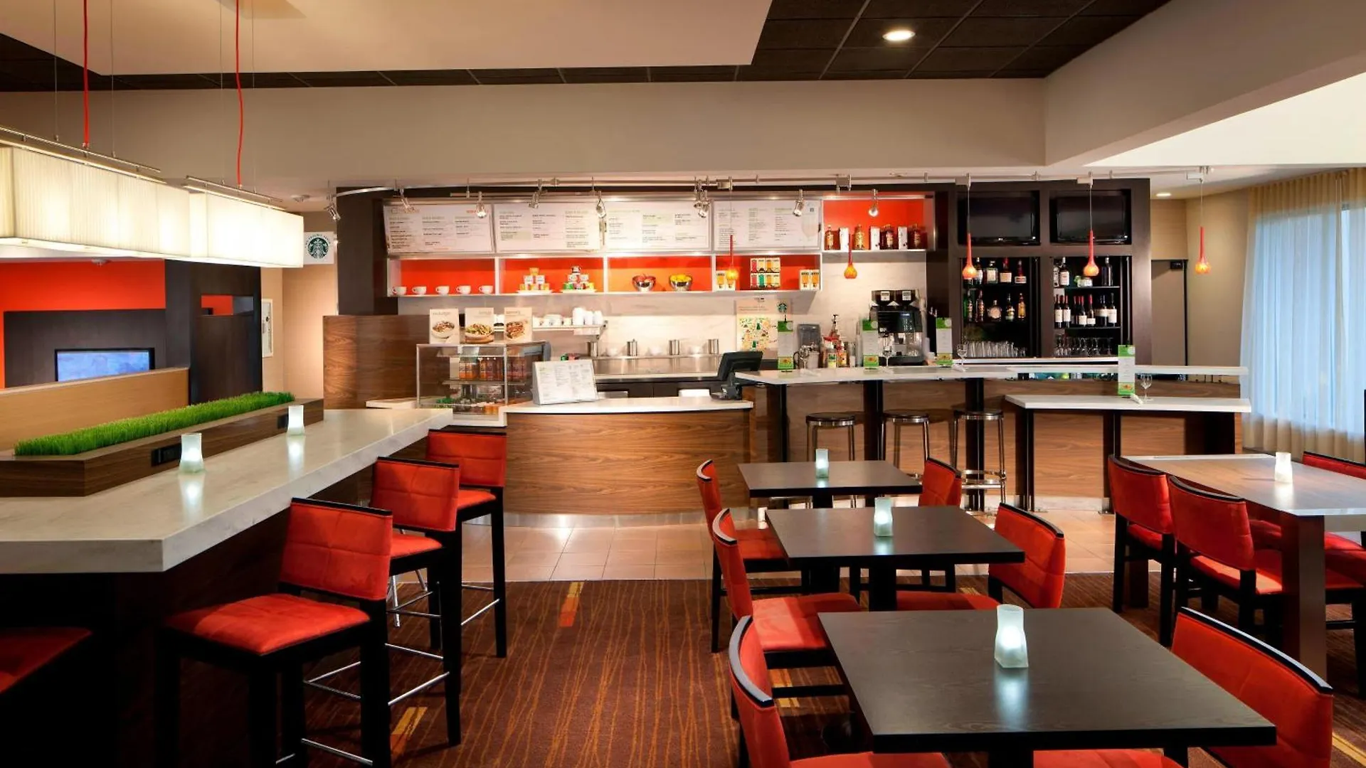 Courtyard Airport West Doral Hotel 3*