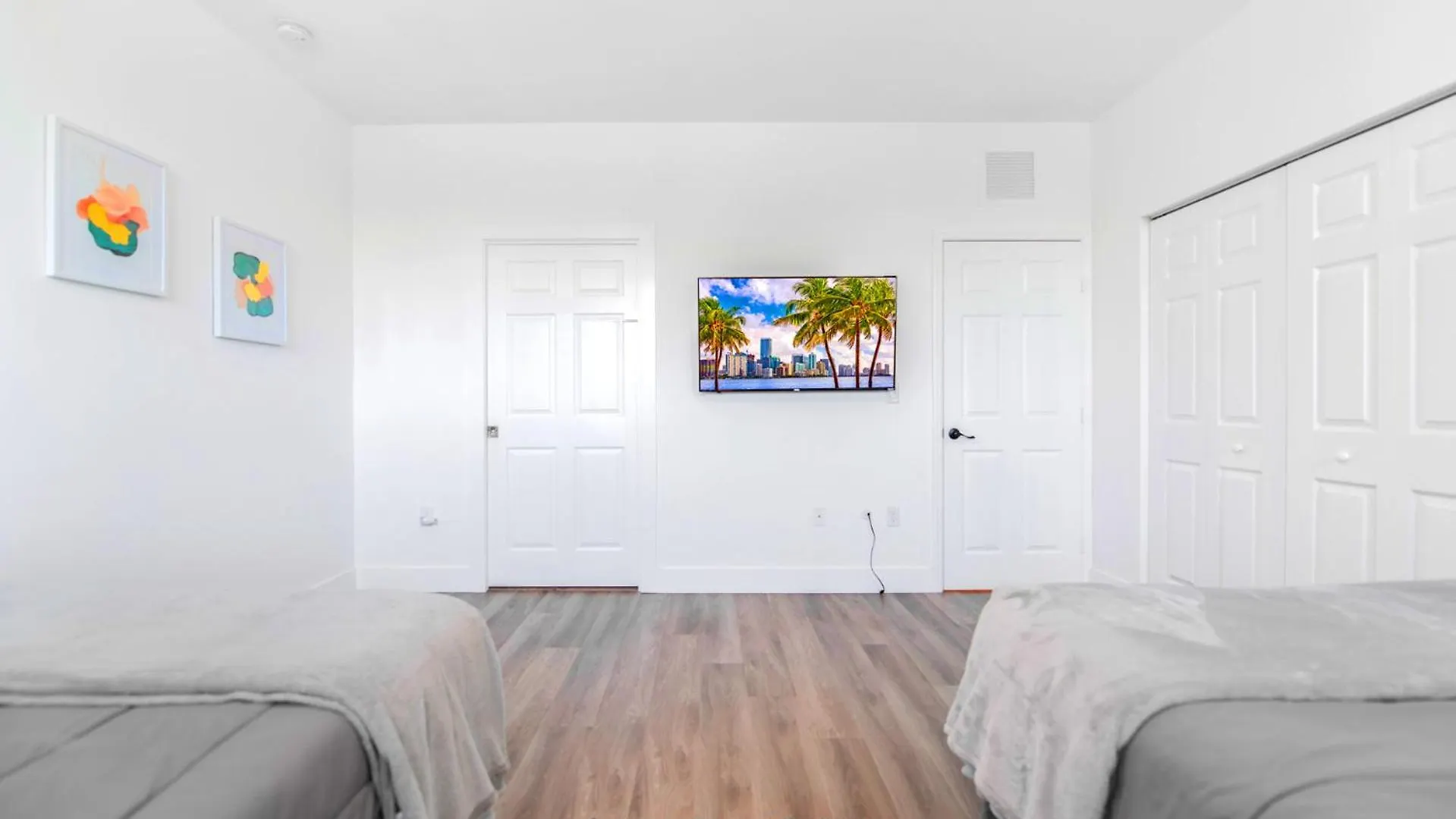 Charming W Free Parking Included Holiday home
