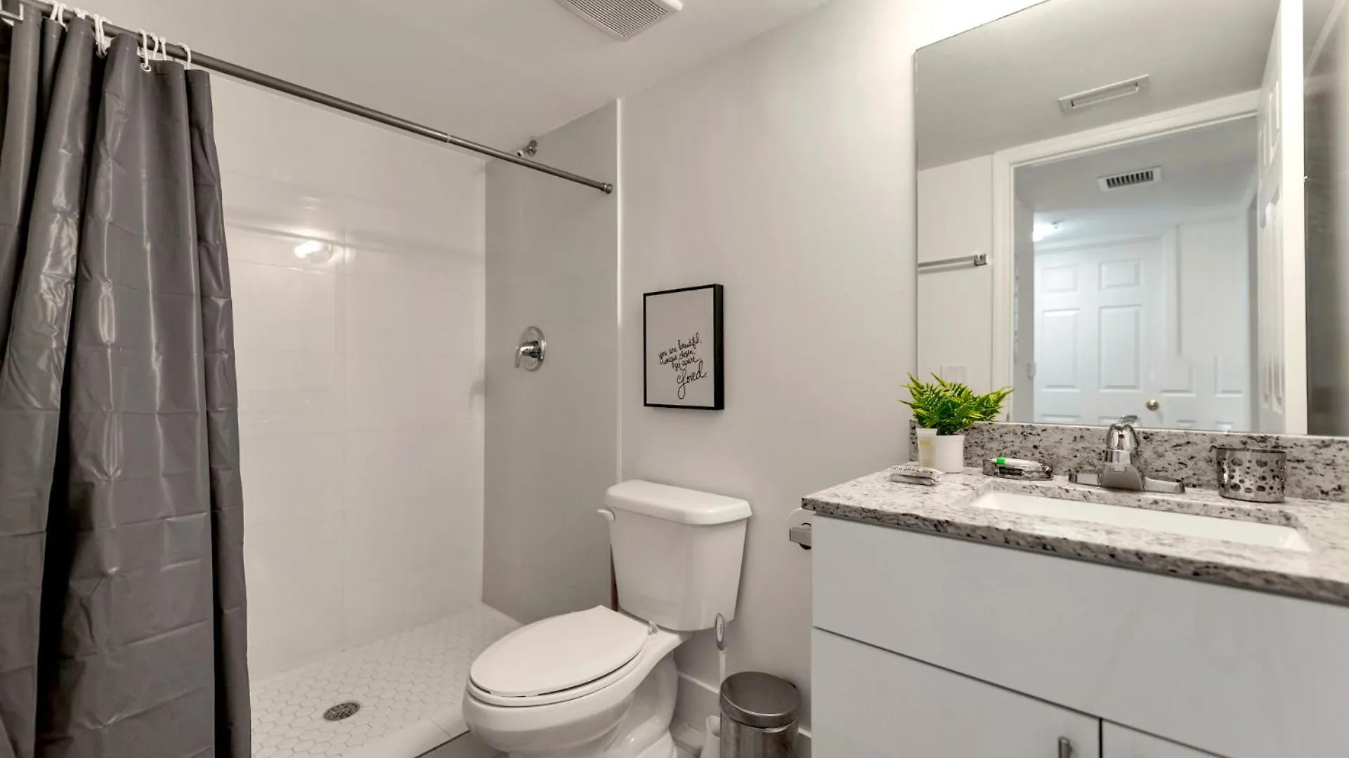 Comfy Near Marlins Park Apartment *