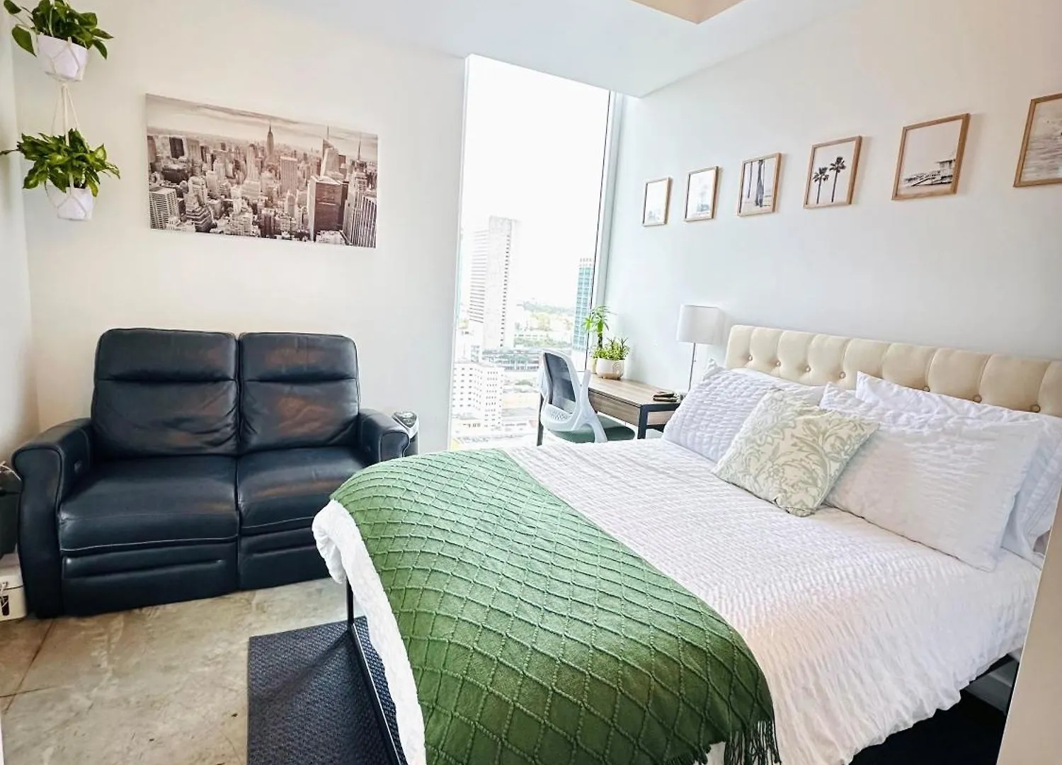 Holiday home Art-filled Loft 180 Views, Rooftop Pool, Parking *