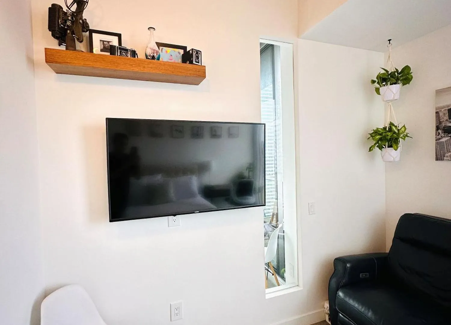 Art-filled Loft 180 Views, Rooftop Pool, Parking Miami