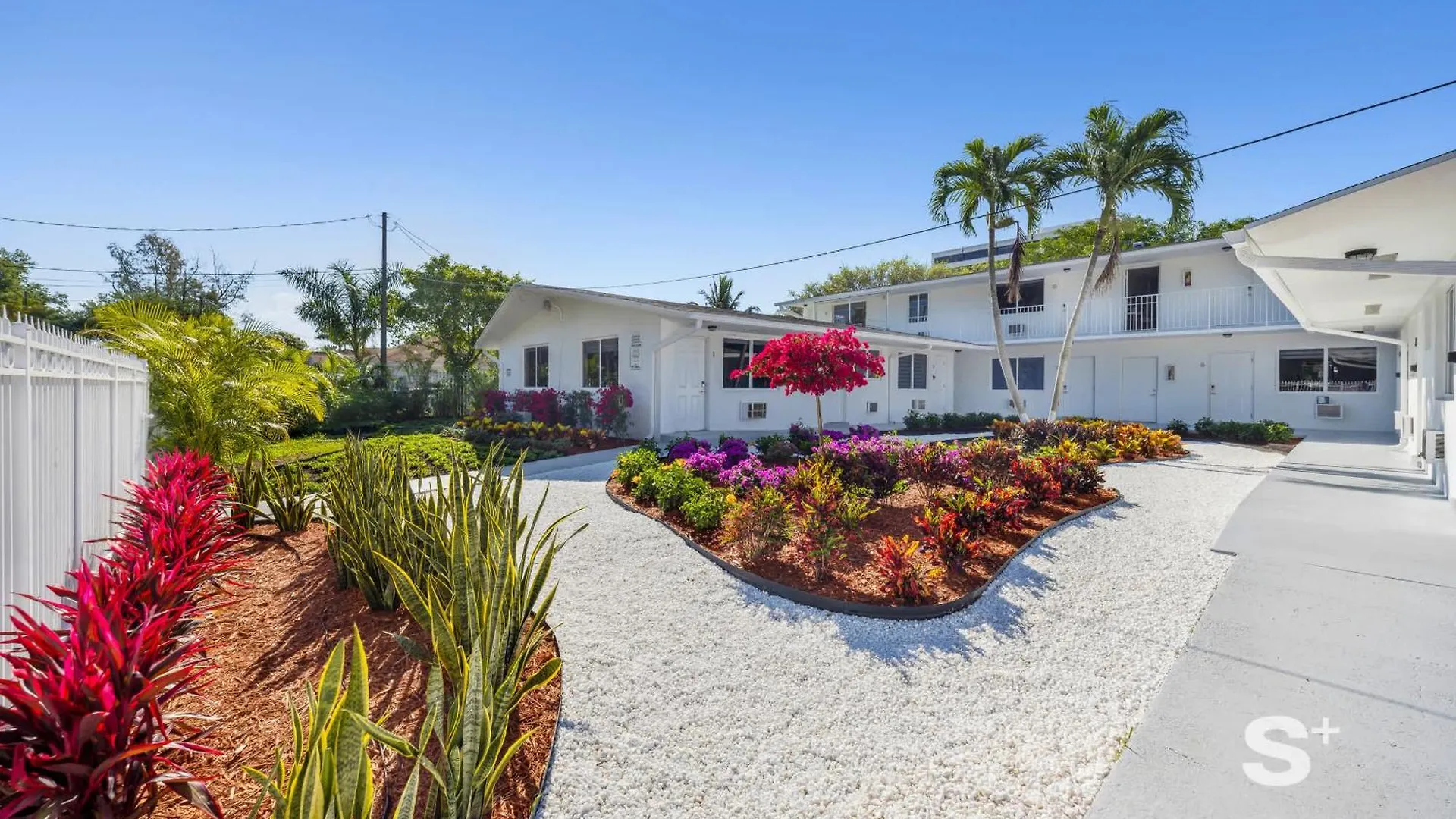 Chic With A Modern Touch Living Miami