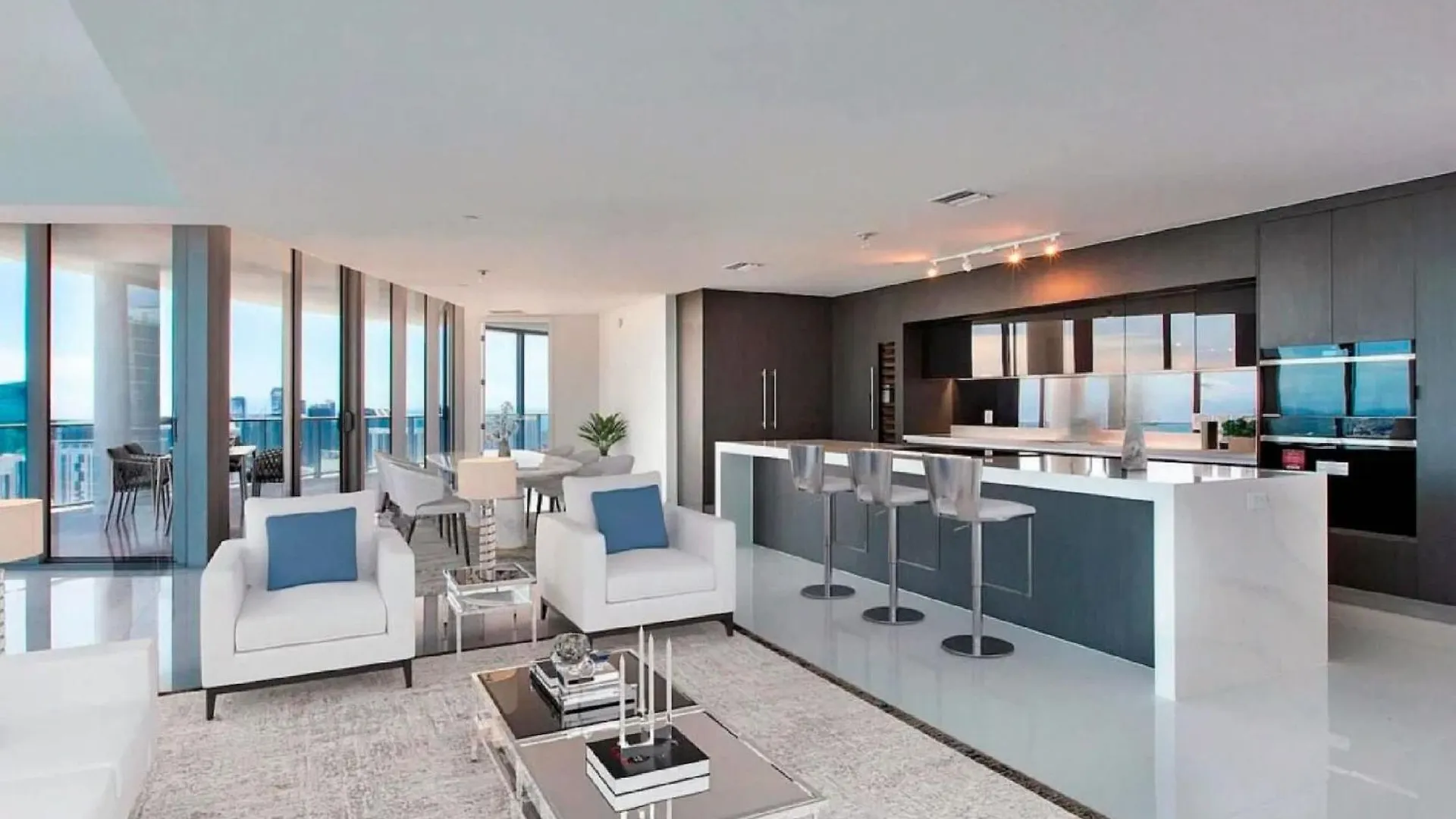 Apartment Penthouse With Panoramic Views In Downtown *