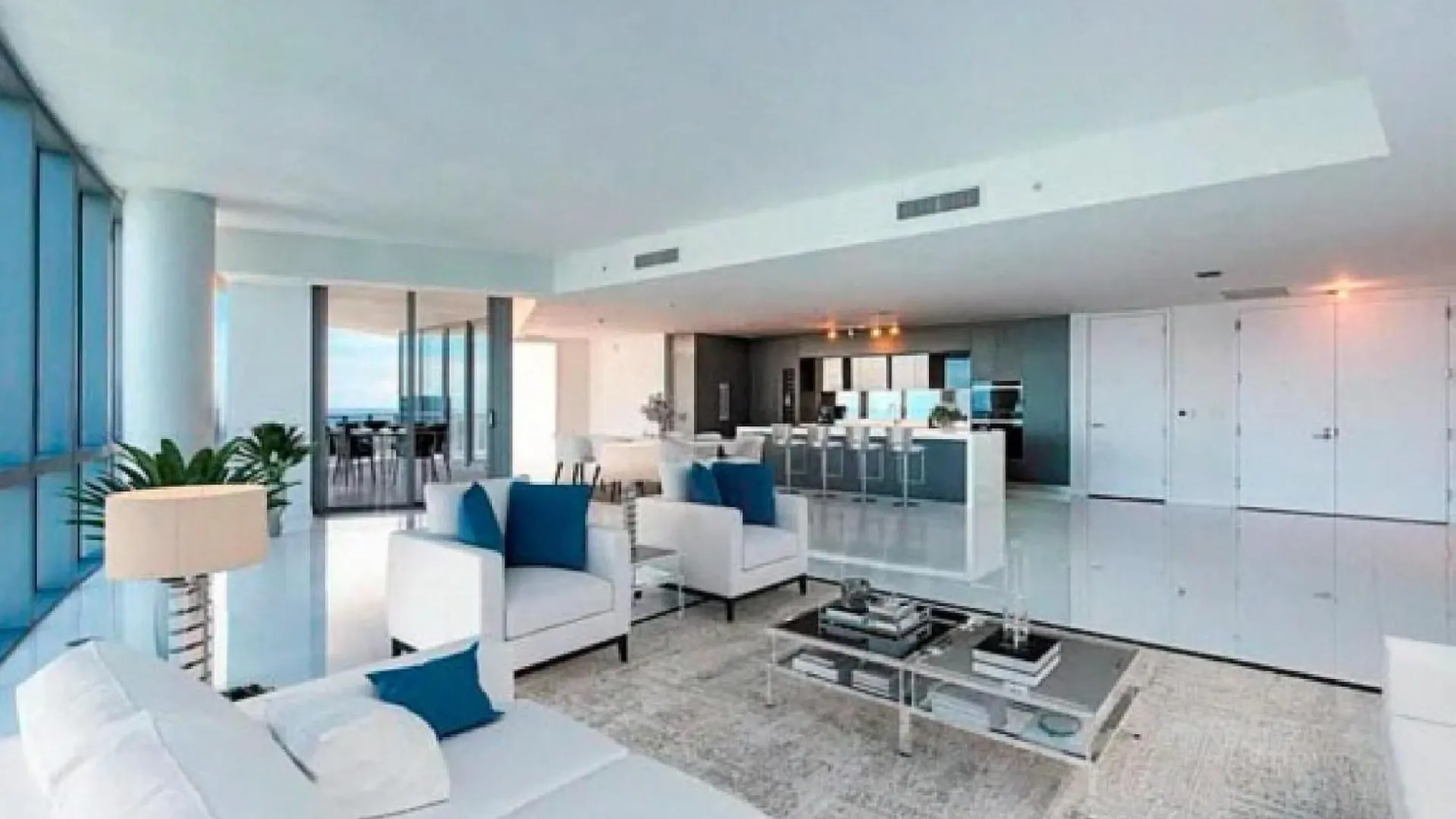 Penthouse With Panoramic Views In Downtown Apartment *