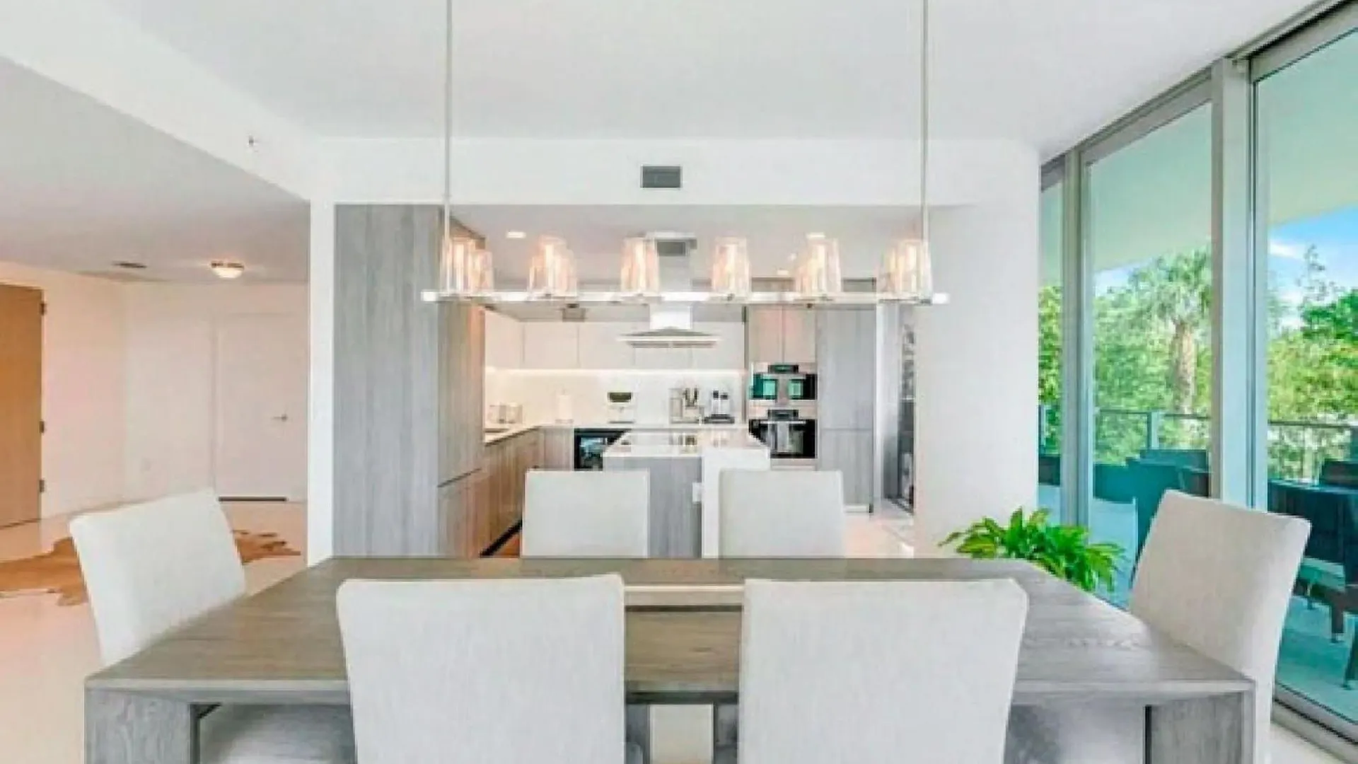 Elegant With Ocean Views In Key Biscayne