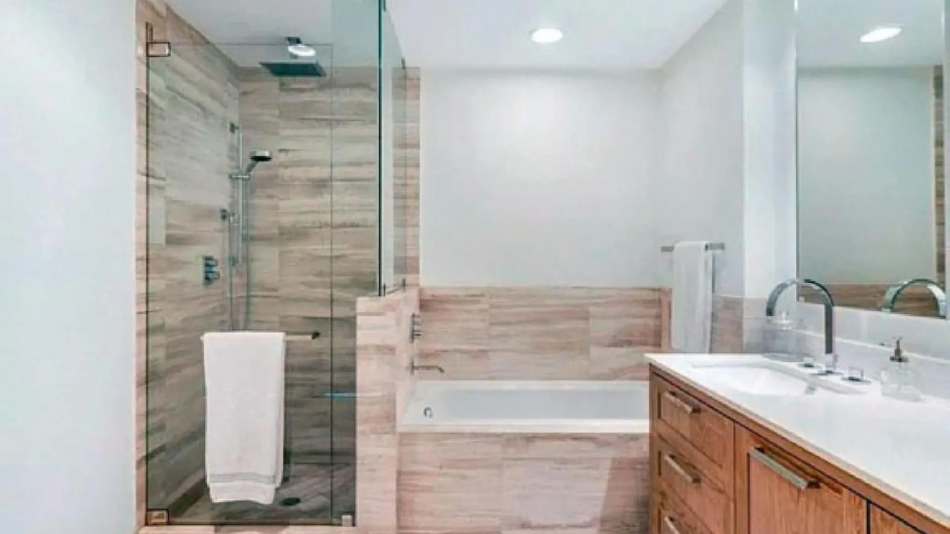Elegant With Ocean Views In Key Biscayne *