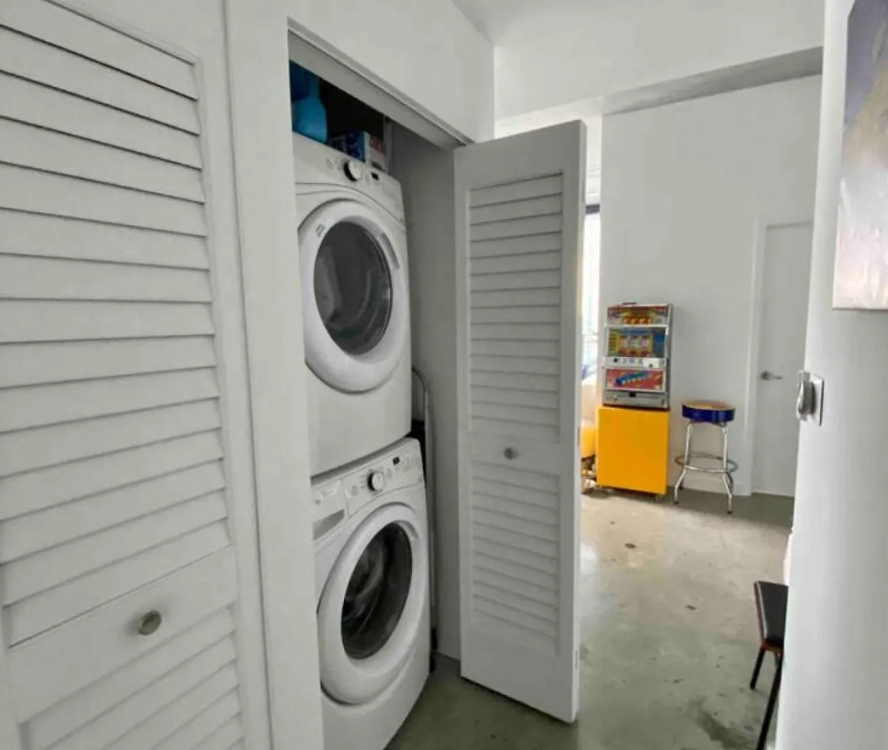 Art-filled Loft 180 Views, Rooftop Pool, Parking Holiday home Miami