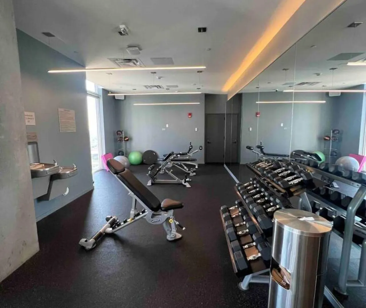 Holiday home Art-filled Loft 180 Views, Rooftop Pool, Parking