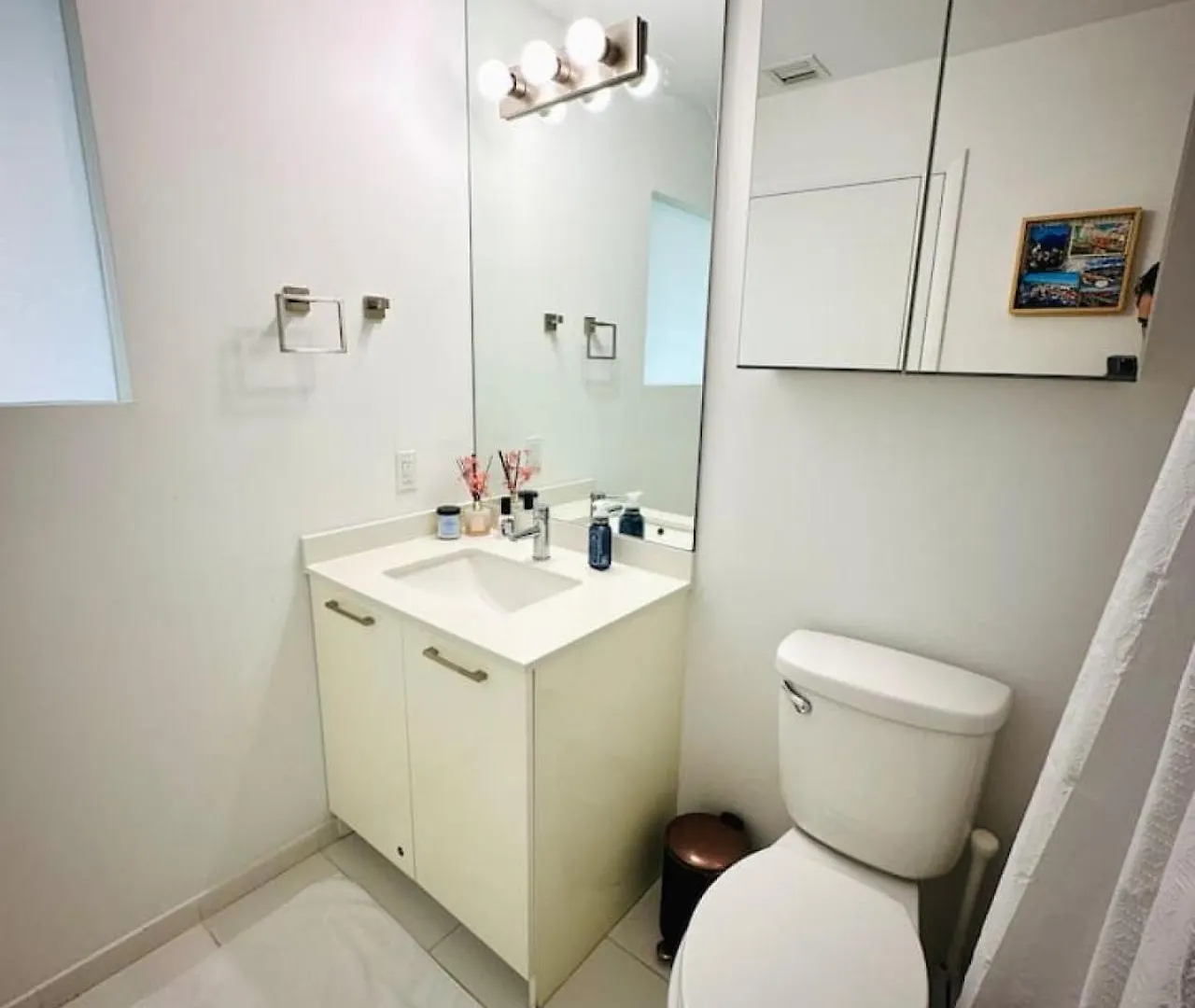 Art-filled Loft 180 Views, Rooftop Pool, Parking Holiday home