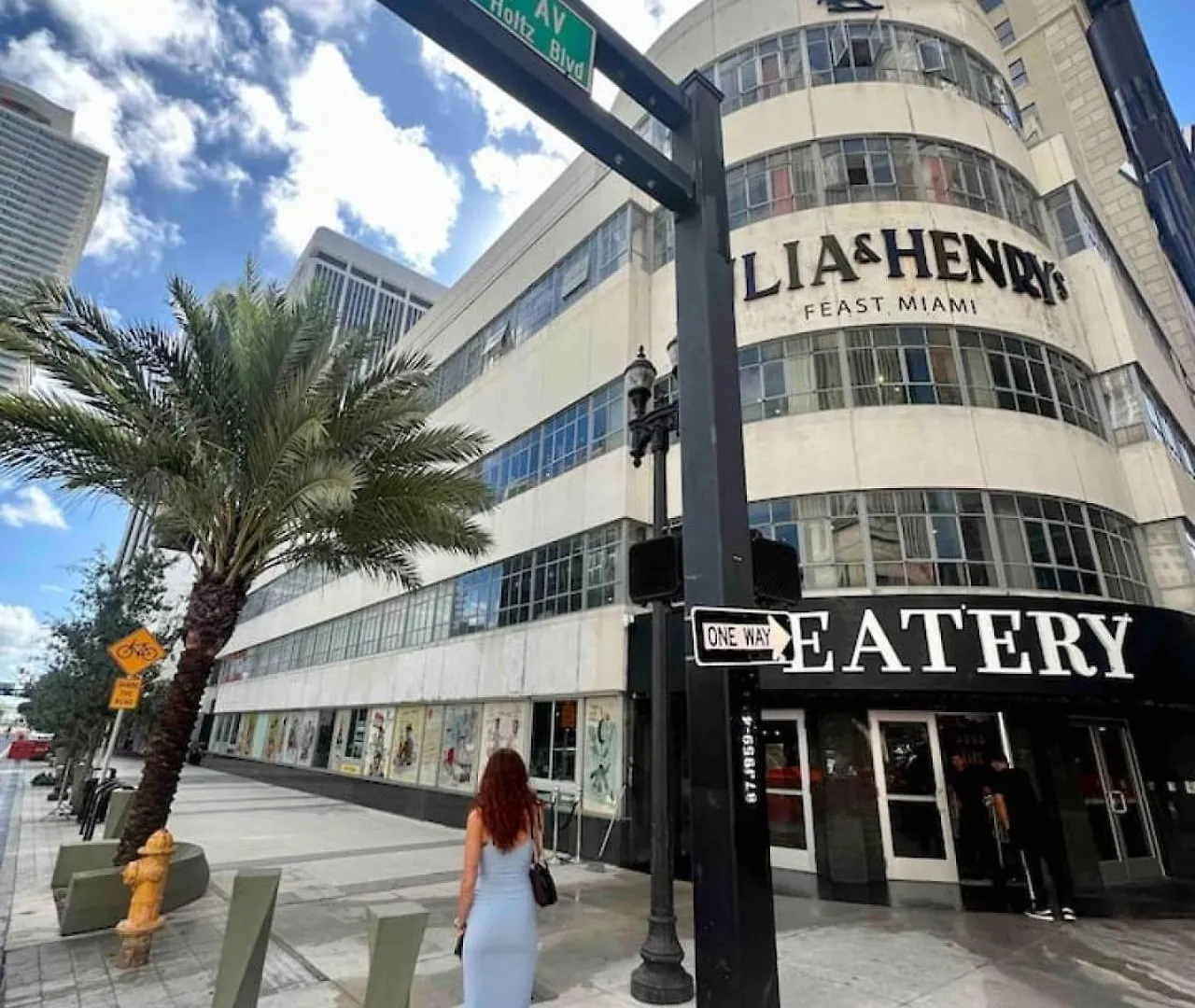 Art-filled Loft 180 Views, Rooftop Pool, Parking Miami