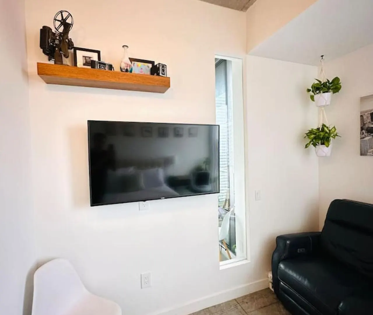 Art-filled Loft 180 Views, Rooftop Pool, Parking Holiday home
