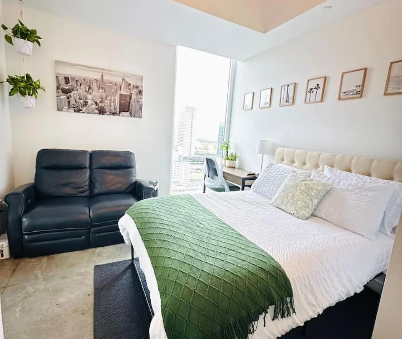 Art-filled Loft 180 Views, Rooftop Pool, Parking * Miami