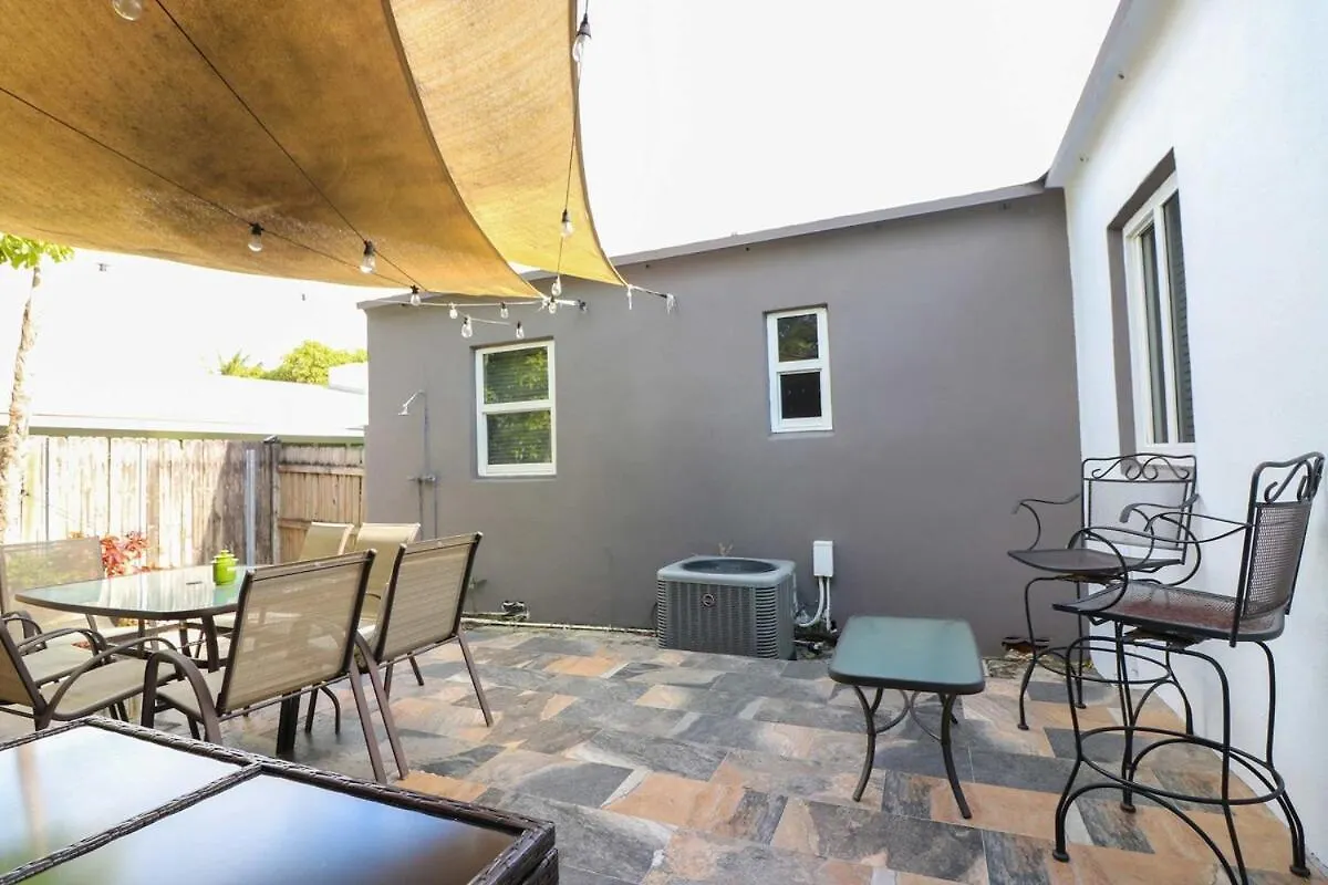 Rustic Modern Retreat - 4br Open Concept Villa