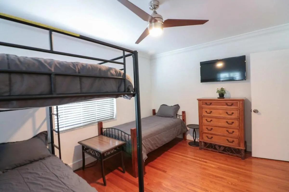 Villa Rustic Modern Retreat - 4br Open Concept *