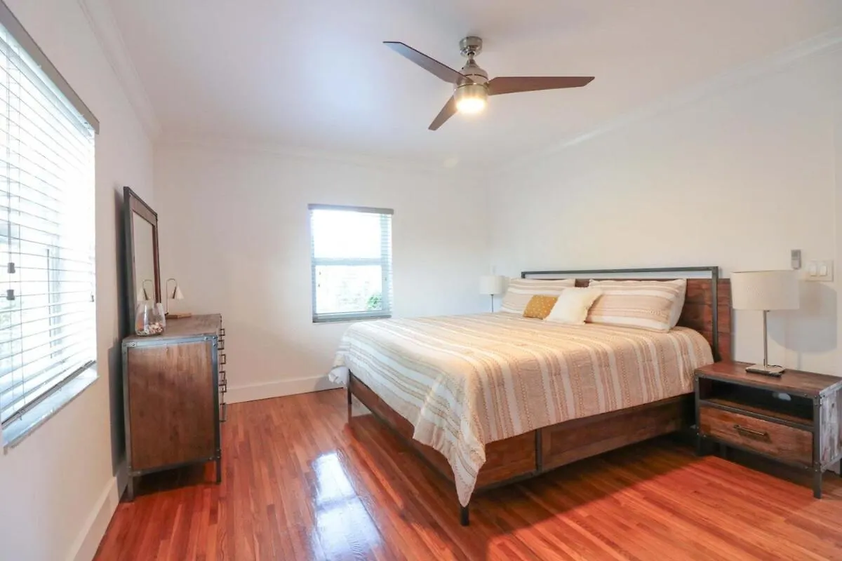 Villa Rustic Modern Retreat - 4br Open Concept