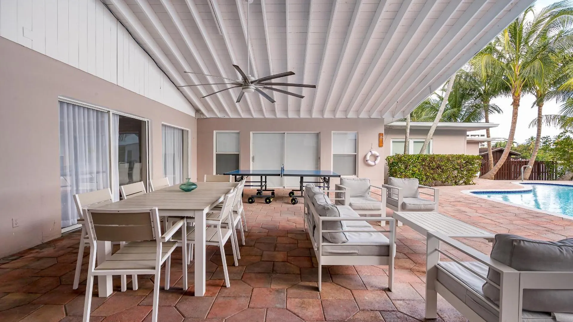 Tropical Waterfront Family Oasis - Amazing Location Miami