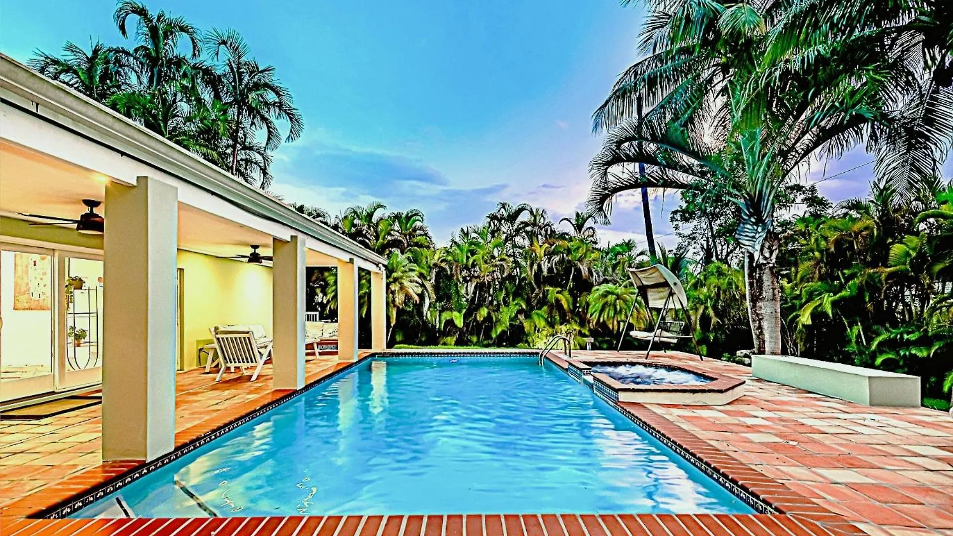 Holiday home Dream Home/ Pool/jacuzzi/ Fire Pit