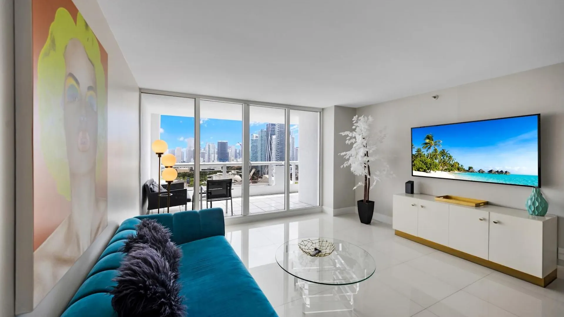 4 Bedroom With Stunning Balcony View * Miami