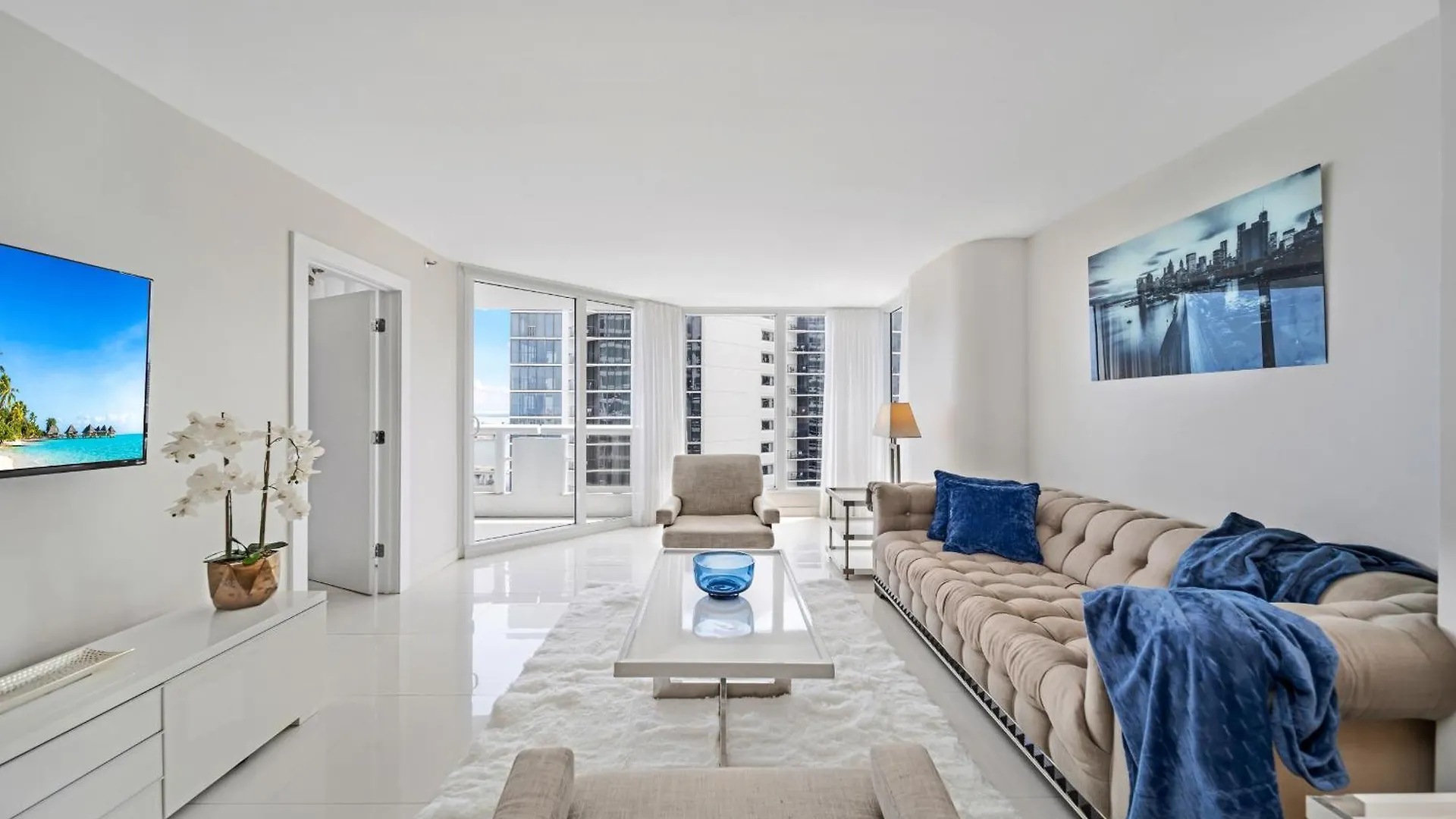 4 Bedroom With Stunning Balcony View Apartment