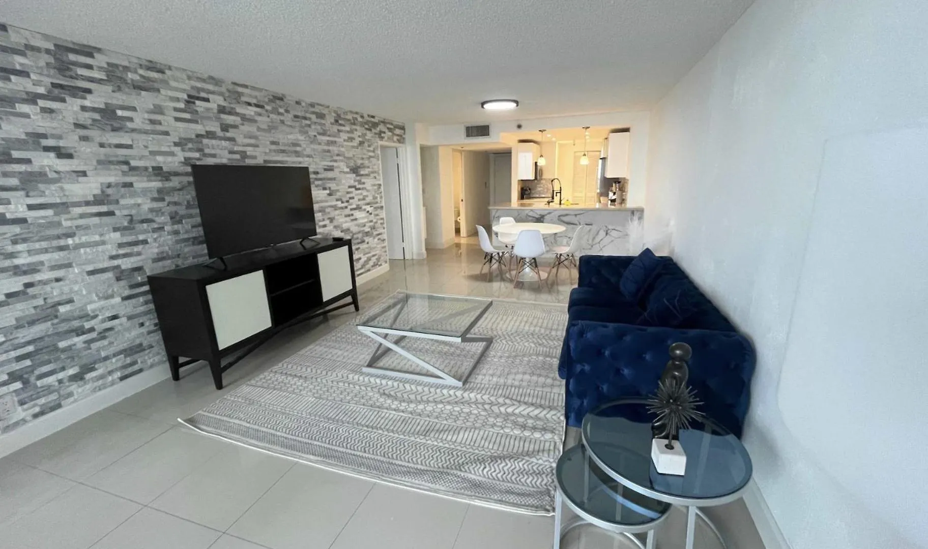 4 Bedroom With Stunning Balcony View Apartment Miami