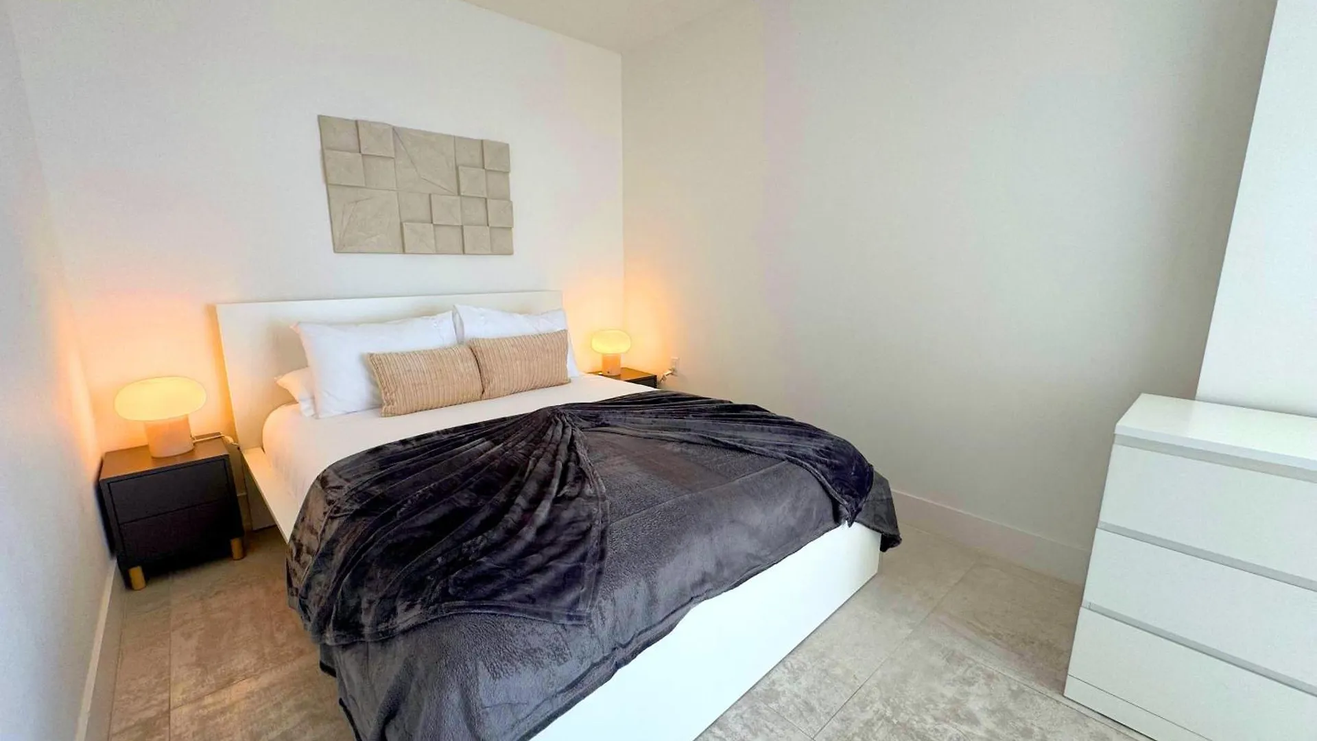 Prime Location: Luxury At Brickell Apartment *