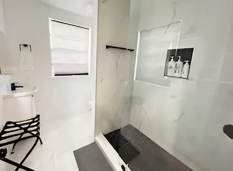 Gorgeous Private Room, Near The Airport - Free Parking - 01 *