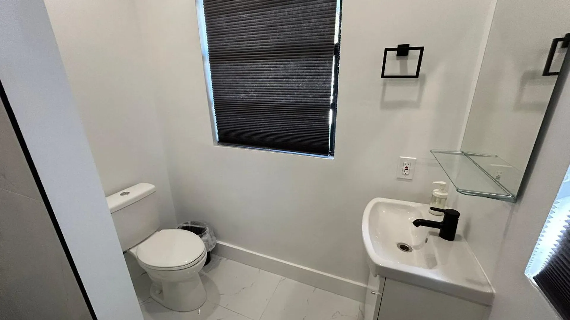 Homestay Cozy Private Room, Near The Airport - Free Parking - 02