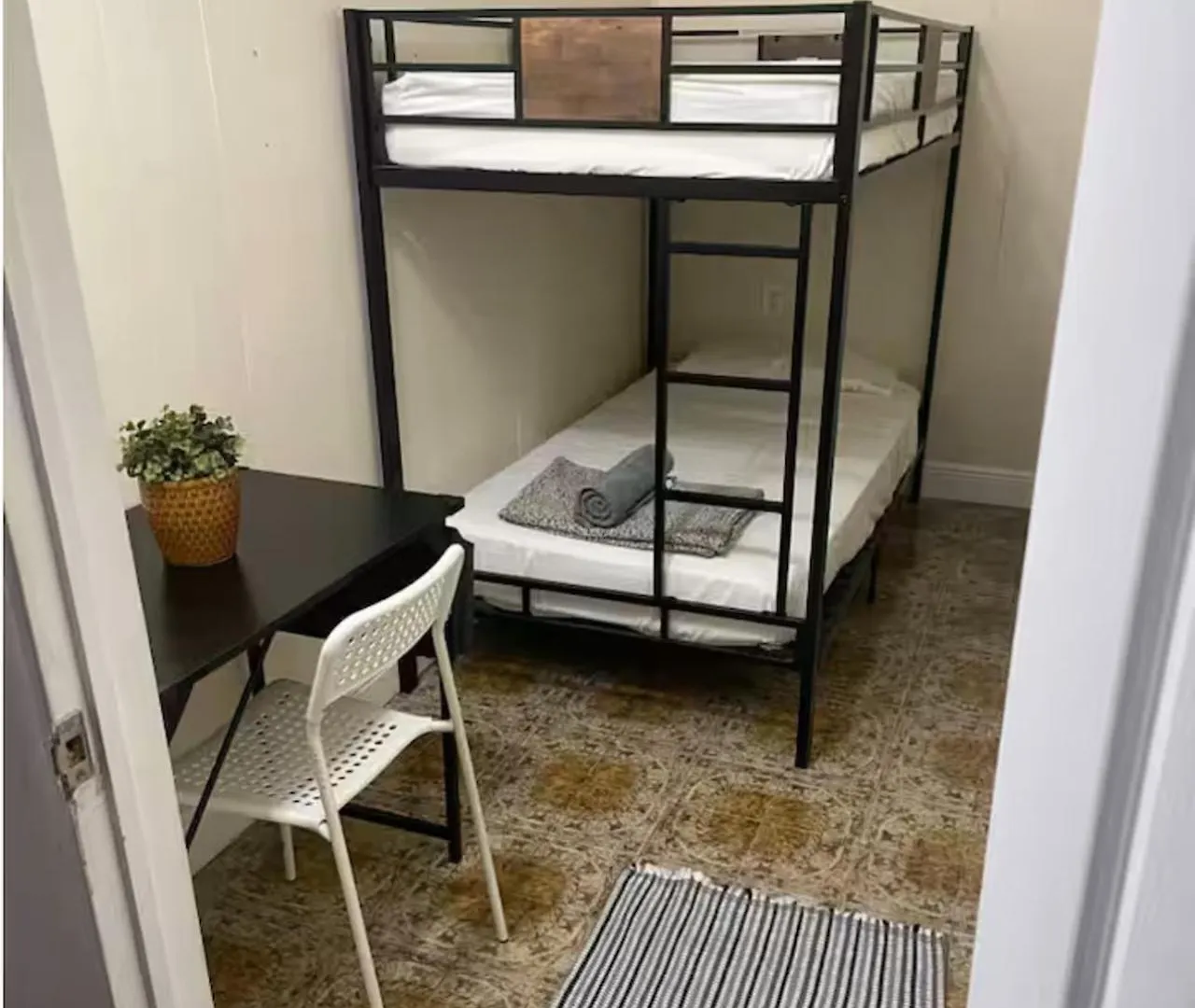 Private Sleep Pod Near Mia 아파트 마이애미