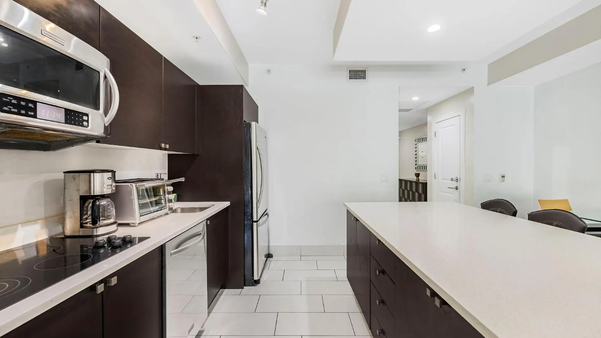 Exclusive Doral With Luxury Amenities Apartment